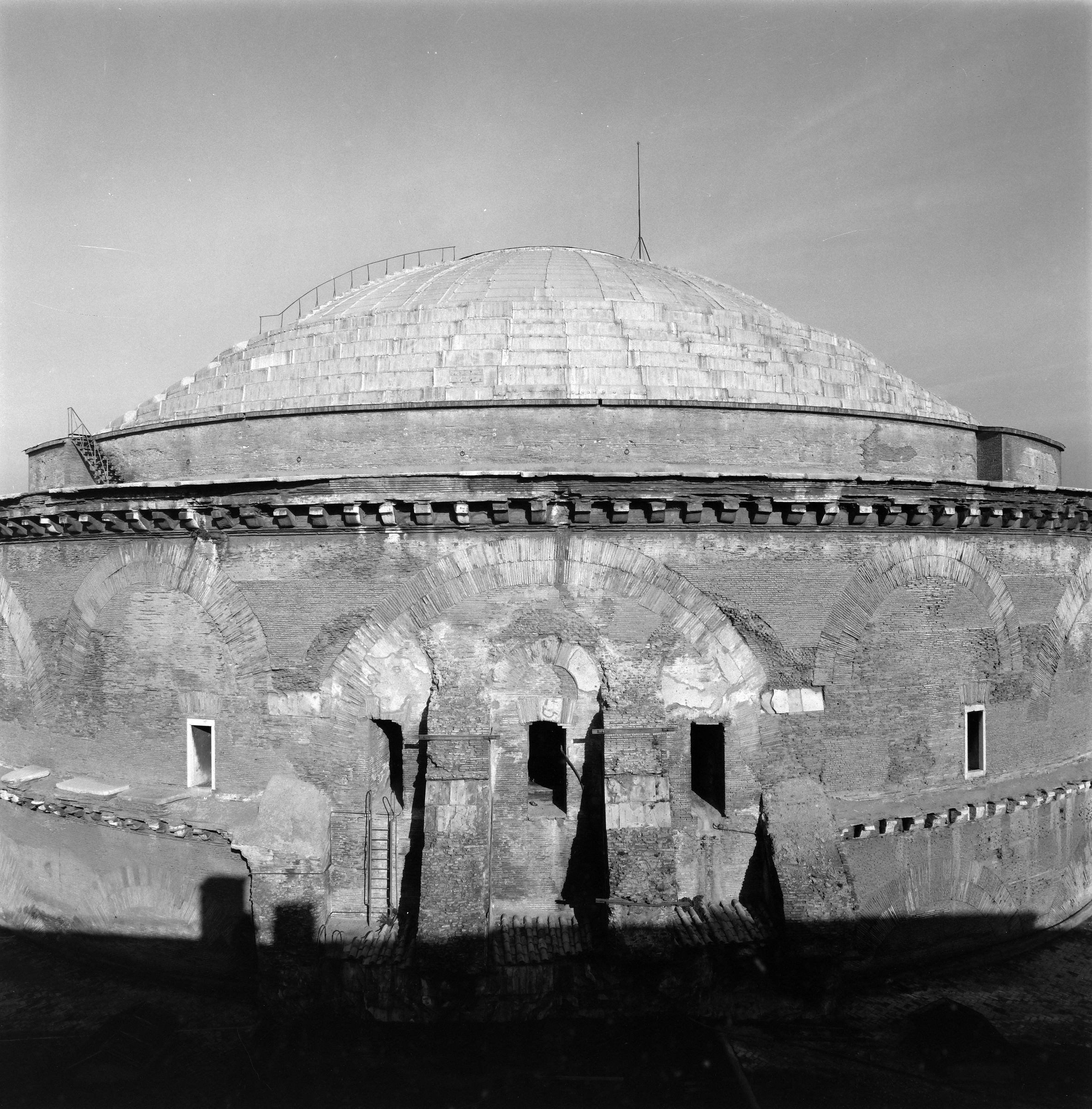 Fotografo non identificato, Pantheon; Pantheon (Chiesa di S. Maria ad Martyres), 1951-2000, gelatina ai sali d'argento, 6x6 cm, N078749