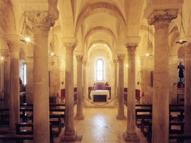 Trani. Cattedrale, interno della cripta di Santa Maria della Scala