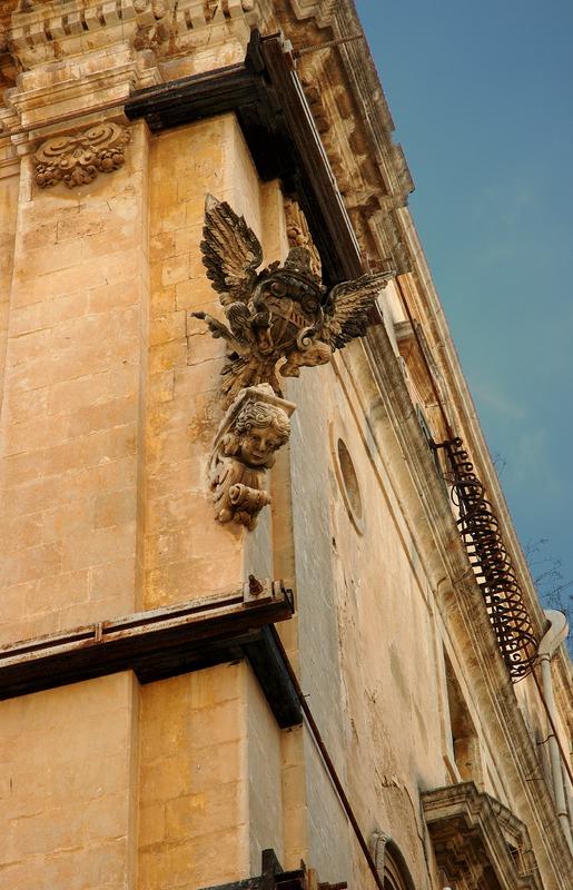 Gabinetto Fotografico Nazionale, Buratta, Fabrizio - Stocchi, Albino, Noto - Palazzo Trigona di Cannicarao, facciata, particolare architettonico d'angolo, 2005, fotografia digitale, DGT003436