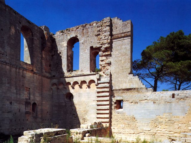 Gravina in Puglia. Castello, veduta interna