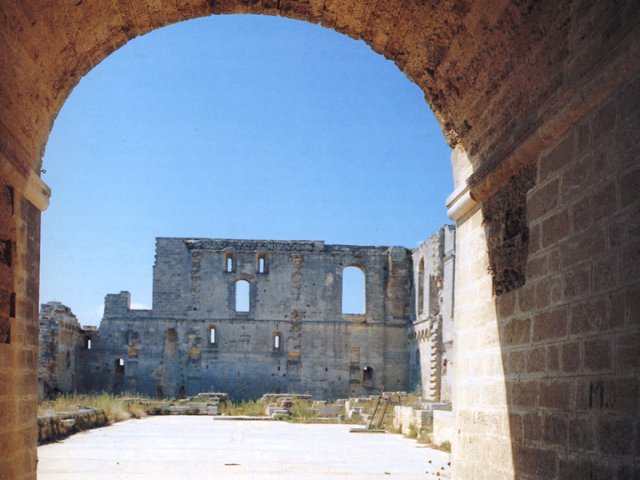 Gravina in Puglia. Castello, veduta interna
