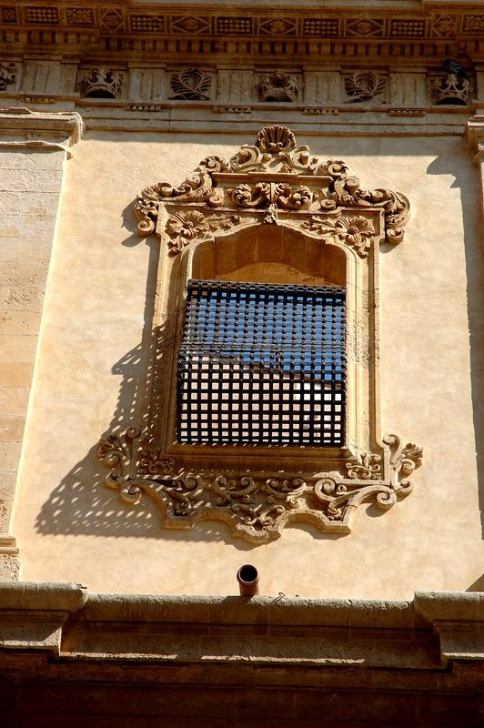 Gabinetto Fotografico Nazionale, Buratta, Fabrizio - Stocchi, Albino, Noto -  Monastero del SS. Salvatore, facciata su Corso Vittorio Emanuele, particolare, 2005, fotografia digitale, DGT003400