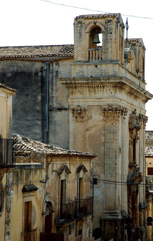 Gabinetto Fotografico Nazionale, Buratta, Fabrizio - Stocchi, Albino, Noto - Chiesa di S. Maria dell'Arco, facciata, particolare, 2005, fotografia digitale, DGT003472
