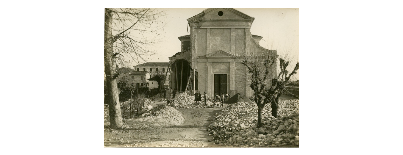 Fotografo non identificato, Fontanelle - Lavori di ricostruzione della chiesa ad opera del Genio Militare, 1919, gelatina ai sali d'argento, 12x17 cm, PV000031