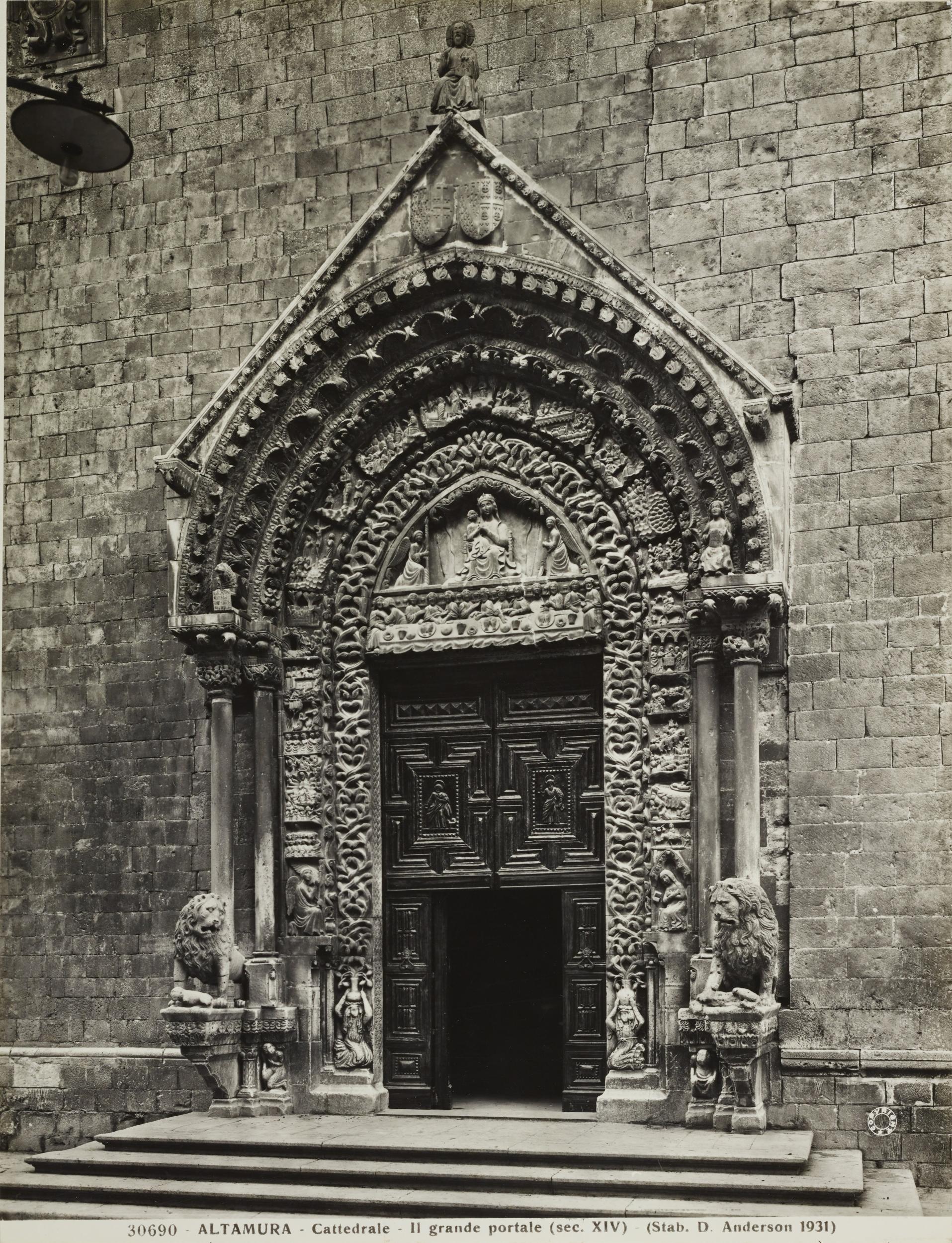 Domenico Anderson, Altamura - Cattedrale di S. Maria Assunta, portale in marmo, 1951-2000, gelatina ai sali d'argento/carta, MPI130825
