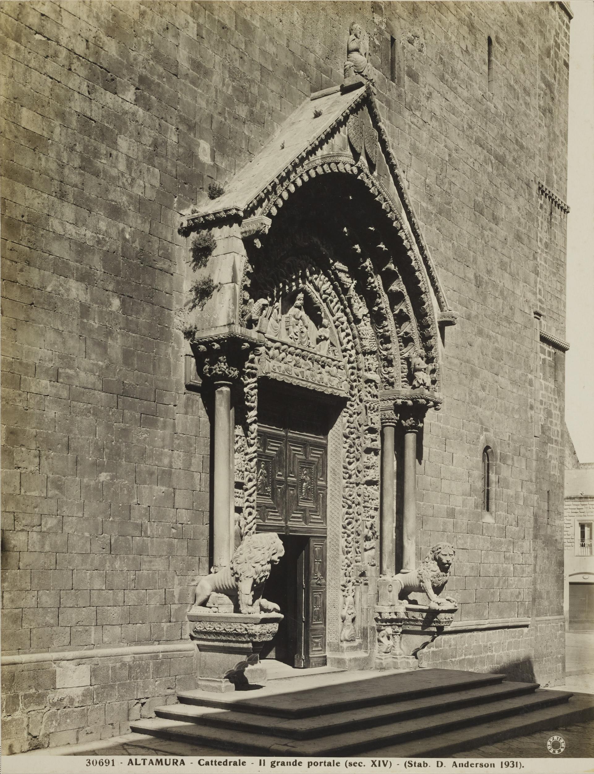Domenico Anderson, Altamura - Cattedrale di S. Maria Assunta, portale in marmo, 1951-2000, gelatina ai sali d'argento/carta, MPI130826