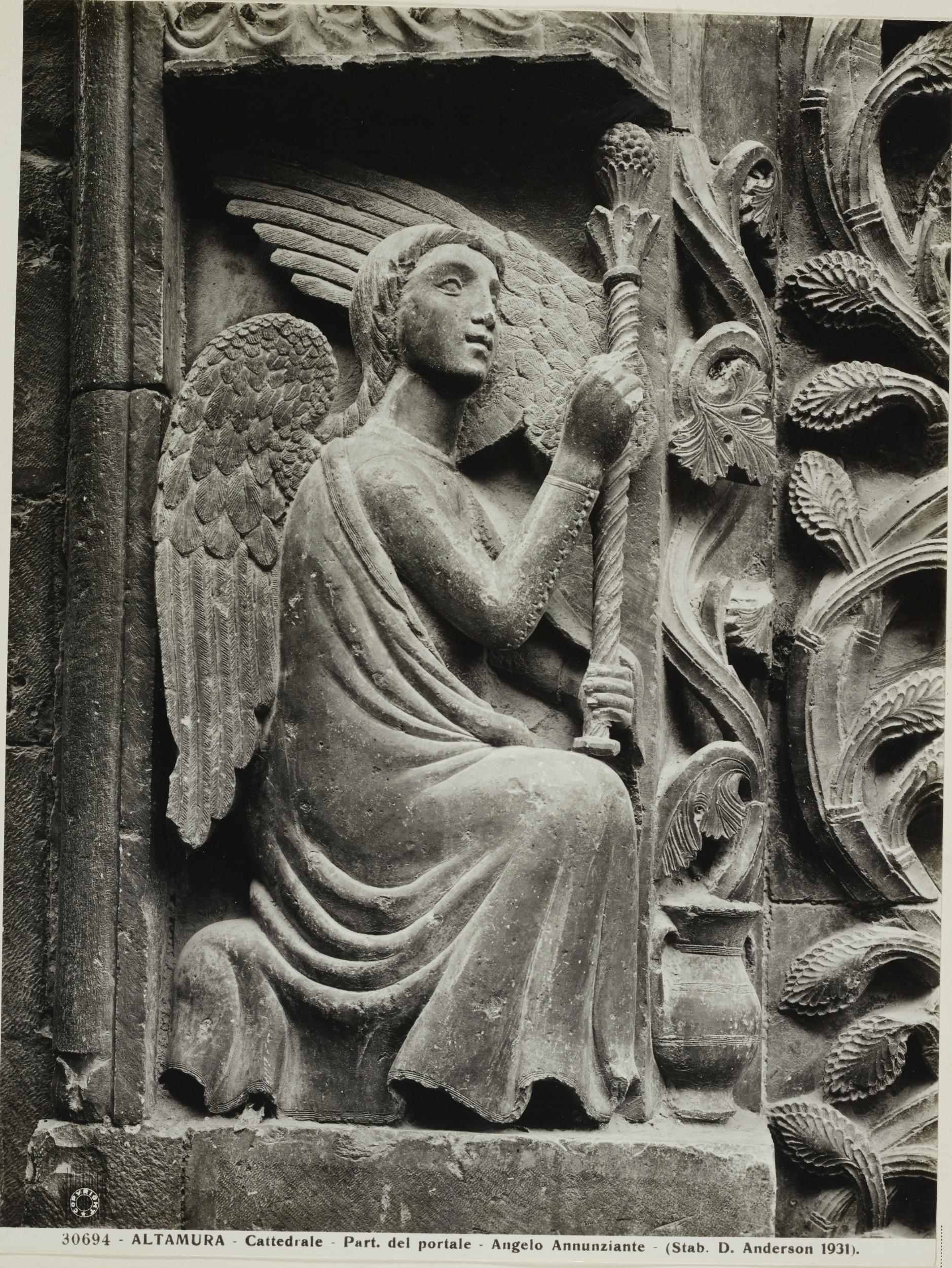 Domenico Anderson, Altamura - Cattedrale di S. Maria Assunta, l'arcangelo Gabriele in bassorilievo lapideo, 1951-2000, gelatina ai sali d'argento/carta, MPI130830