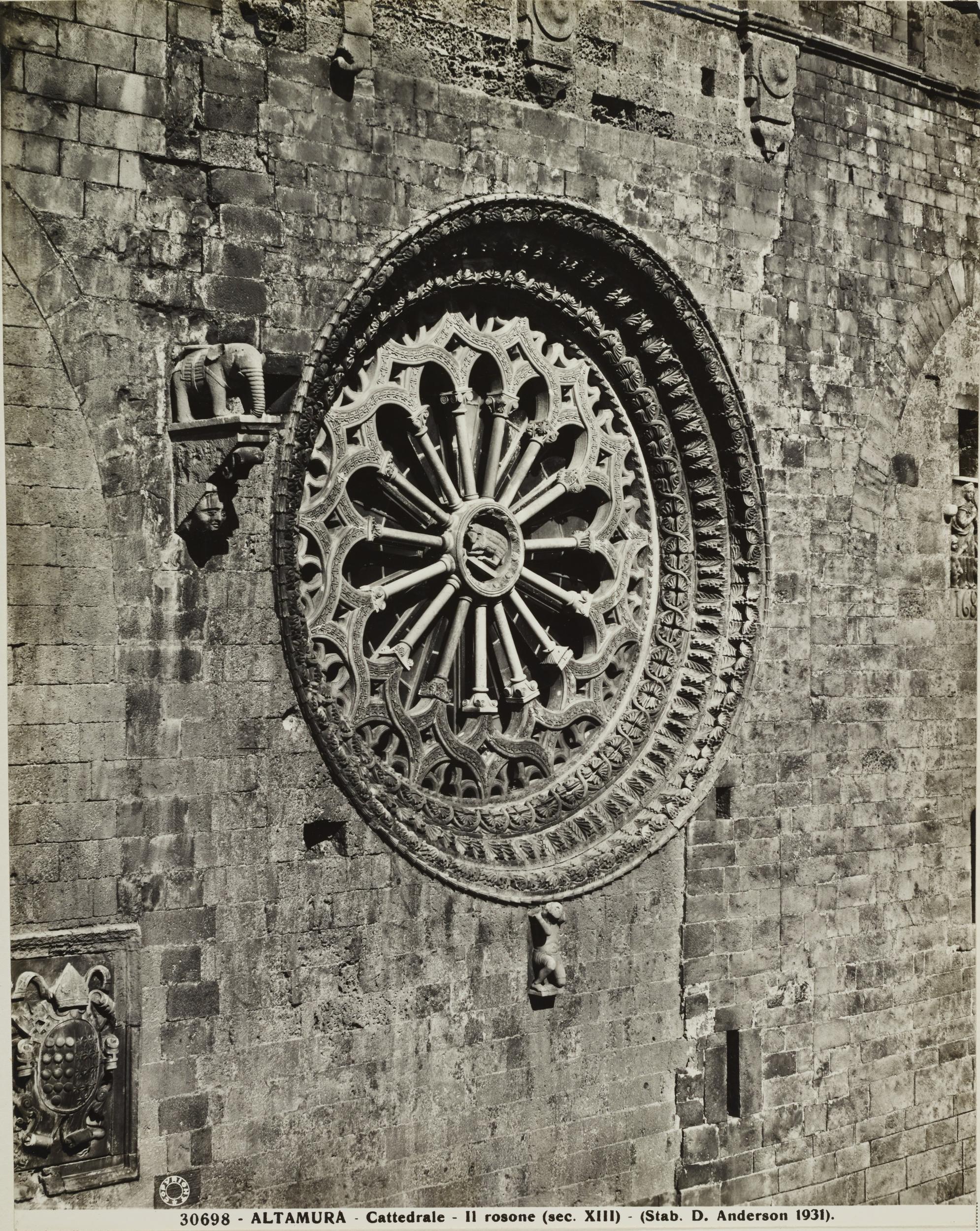 Domenico Anderson, Altamura - Cattedrale di S. Maria Assunta, rosone in pietra bianca, 1951-2000, gelatina ai sali d'argento/carta, MPI130835