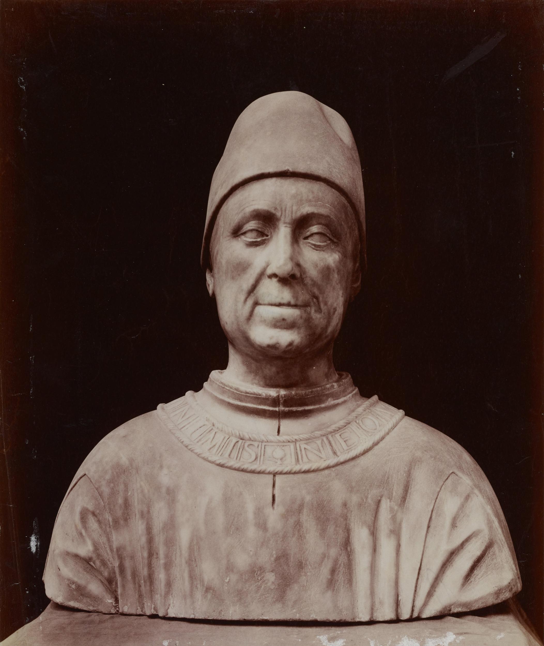 Fotografo non identificato, Andria - Chiesa di S. Domenico, busto di Francesco II del balzo, 1904-1915,  albumina/carta, MPI131871