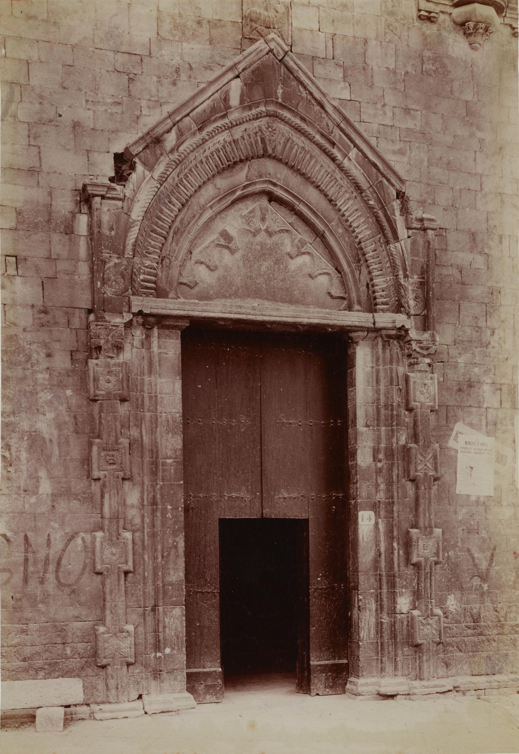 Fotografo non identificato, Andria - Basilica di S. Francesco, portale principale, 1904-1915, albumina/carta, MPI131873