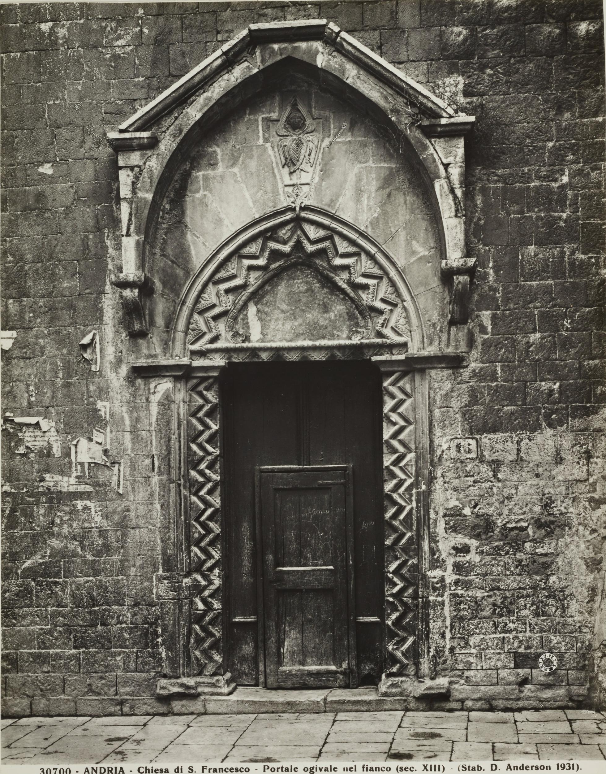 Fotografo non identificato, Andria - Basilica di S. Francesco, portale laterale, 1931, gelatina ai sali d'argento/carta, MPI131874