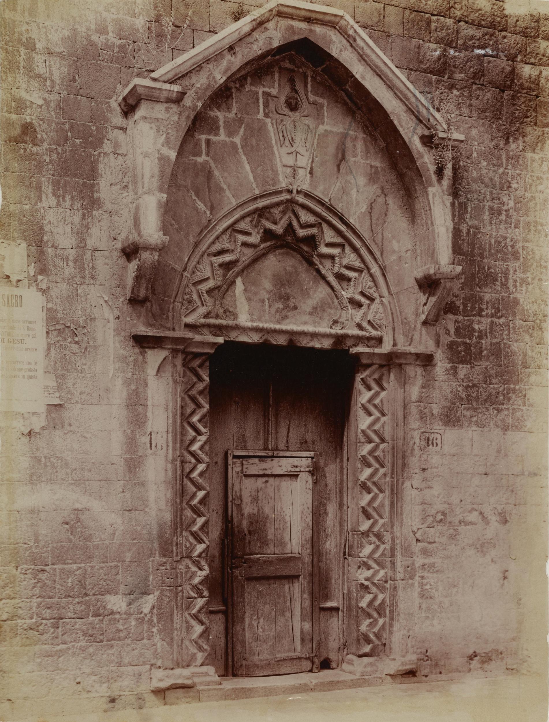 Fotografo non identificato, Andria - Basilica di S. Francesco, portale laterale destro, 1904-1915, albumina/carta, MPI131875