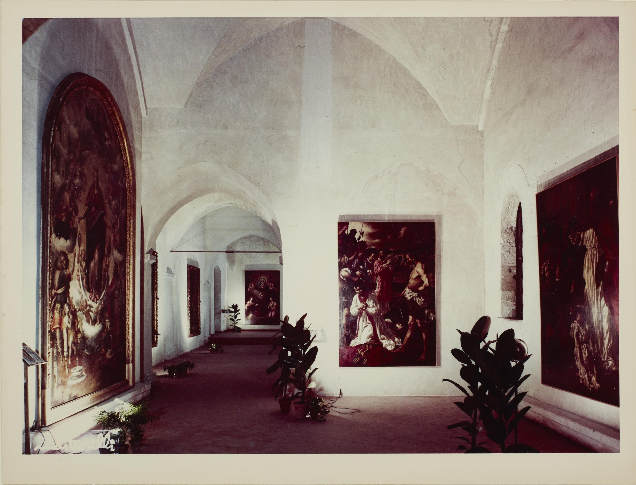 Mastorilli, Bari - Castello Svevo, allestimento della mostra per la XI settimana dei musei, 1968, gelatina ai sali d'argento/carta, MPI136576