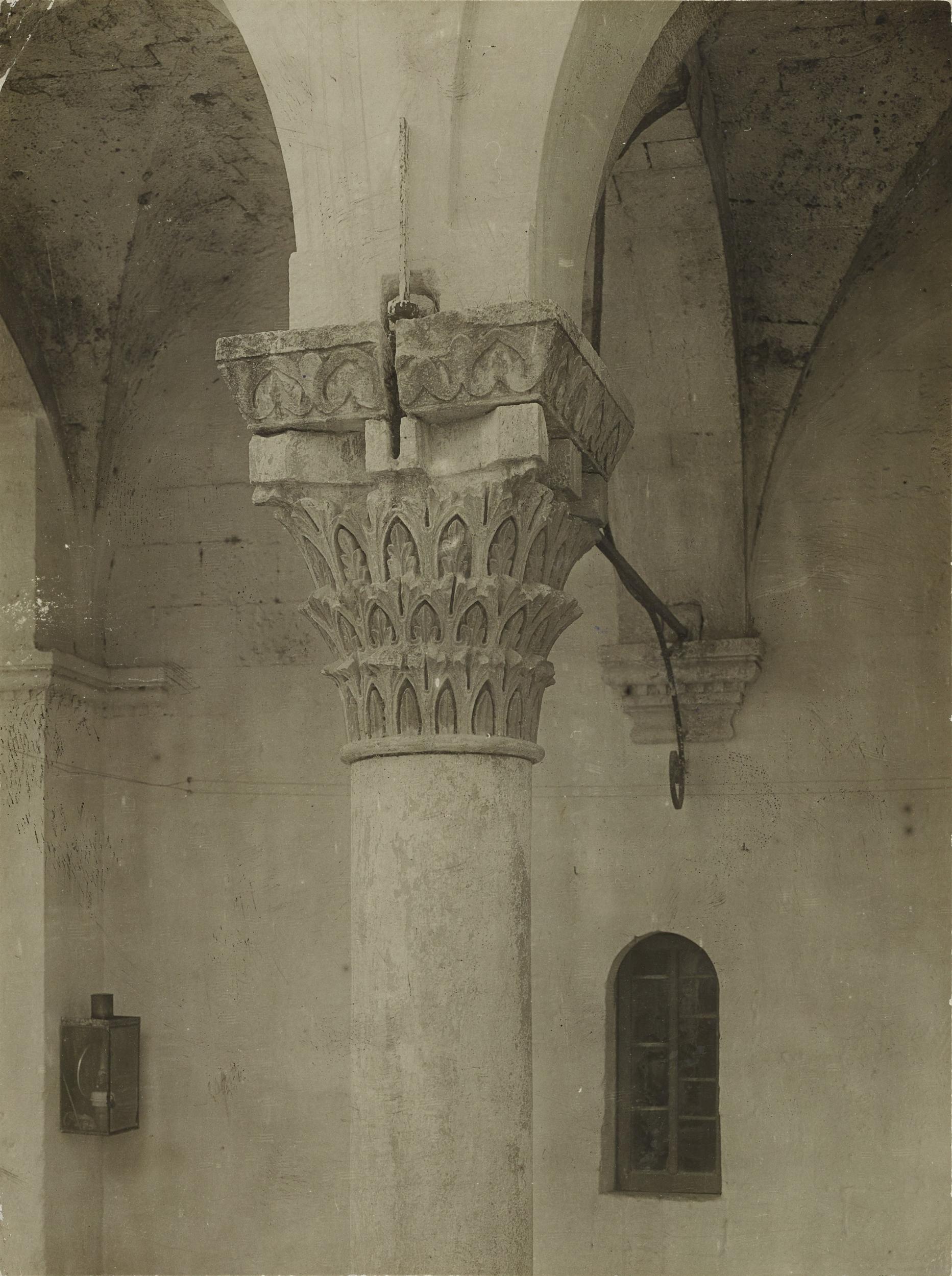 Fotografo non identificato,  Bari - Castello, capitello, 1901-1925, gelatina ai sali d'argento/carta, 1901-1925, MPI6018861