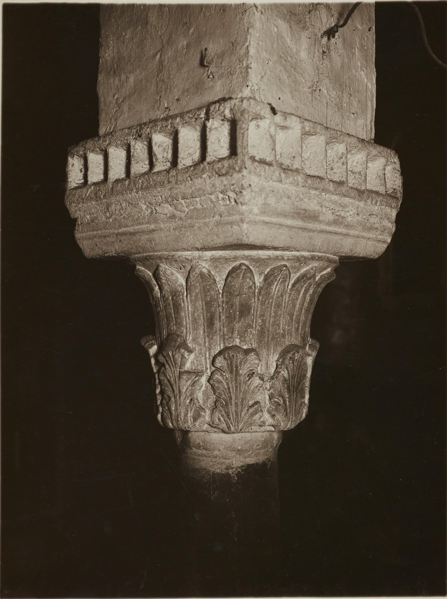 Antonio Ceccato, Bari - Chiesa di S. Gregorio, navata mediana, capitello con pulvino, 1926-1950, gelatina ai sali d'argento/carta, MPI136718