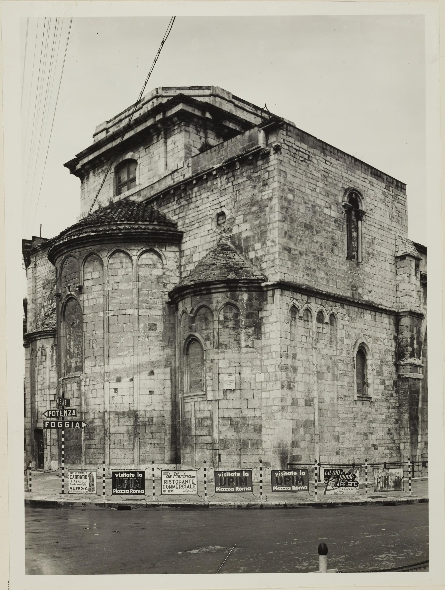 Fotografo non identificato, Barletta - Chiesa SS. Sepolcro, abside, 1956–1957, gelatina ai sali d'argento/carta, MPI6023030