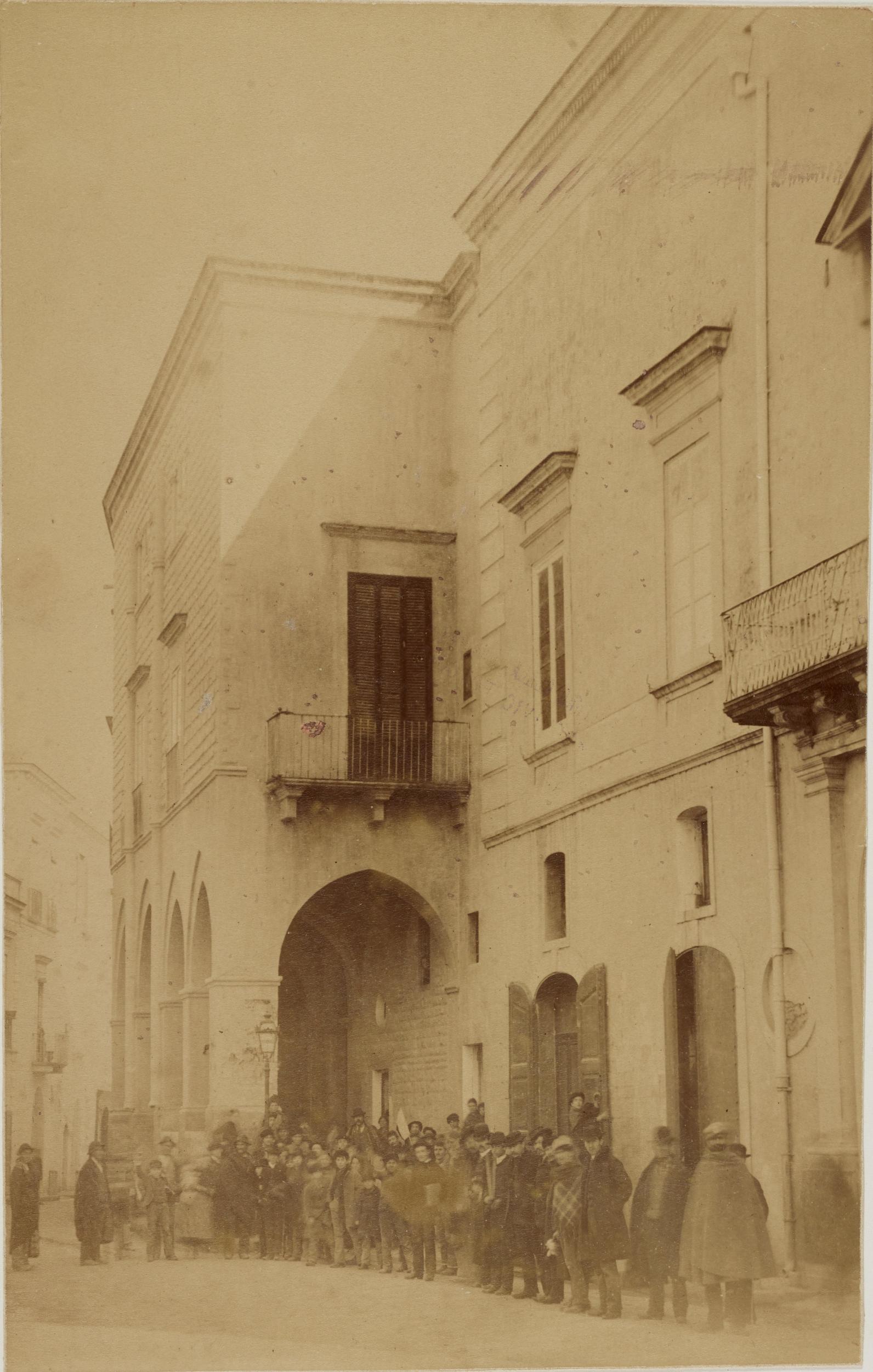 Fotografo non identificato, Barletta - Palazzo bonelli, facciata, 1851-1875, carbone, MPI152542