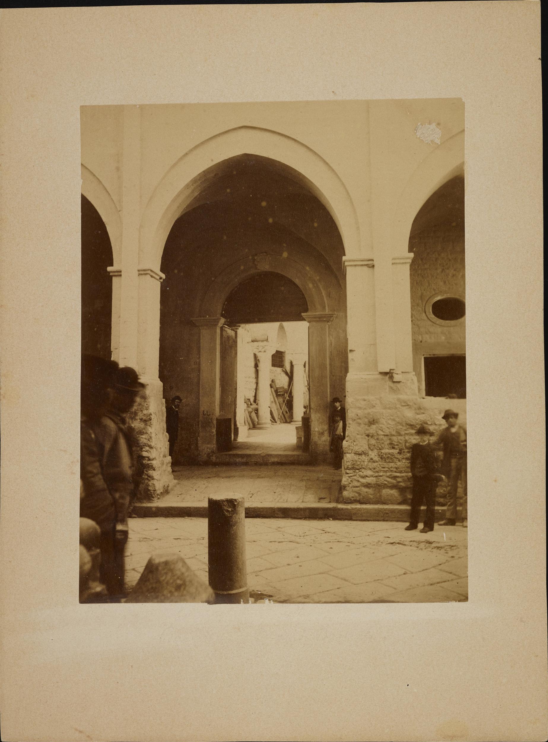 Fotografo non identificato, Barletta - Palazzo Bonelli, interno, 1880 ca., albumina/carta, 15,8x20,5 cm, MPI312826