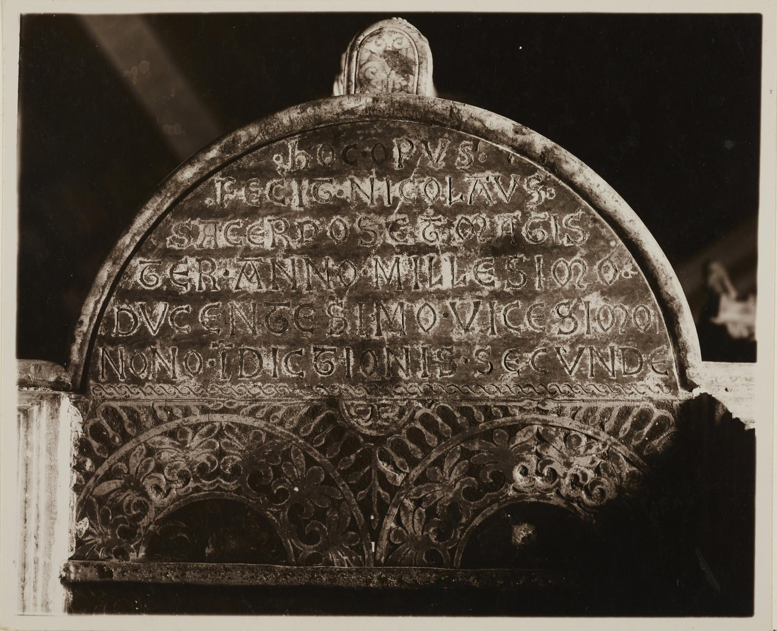 Antonio Ceccato, Bitonto - Cattedrale di S. Valentino, iscrizione sotto l'ambone, 1926-1950, gelatina ai sali d'argento/carta, MPI137873