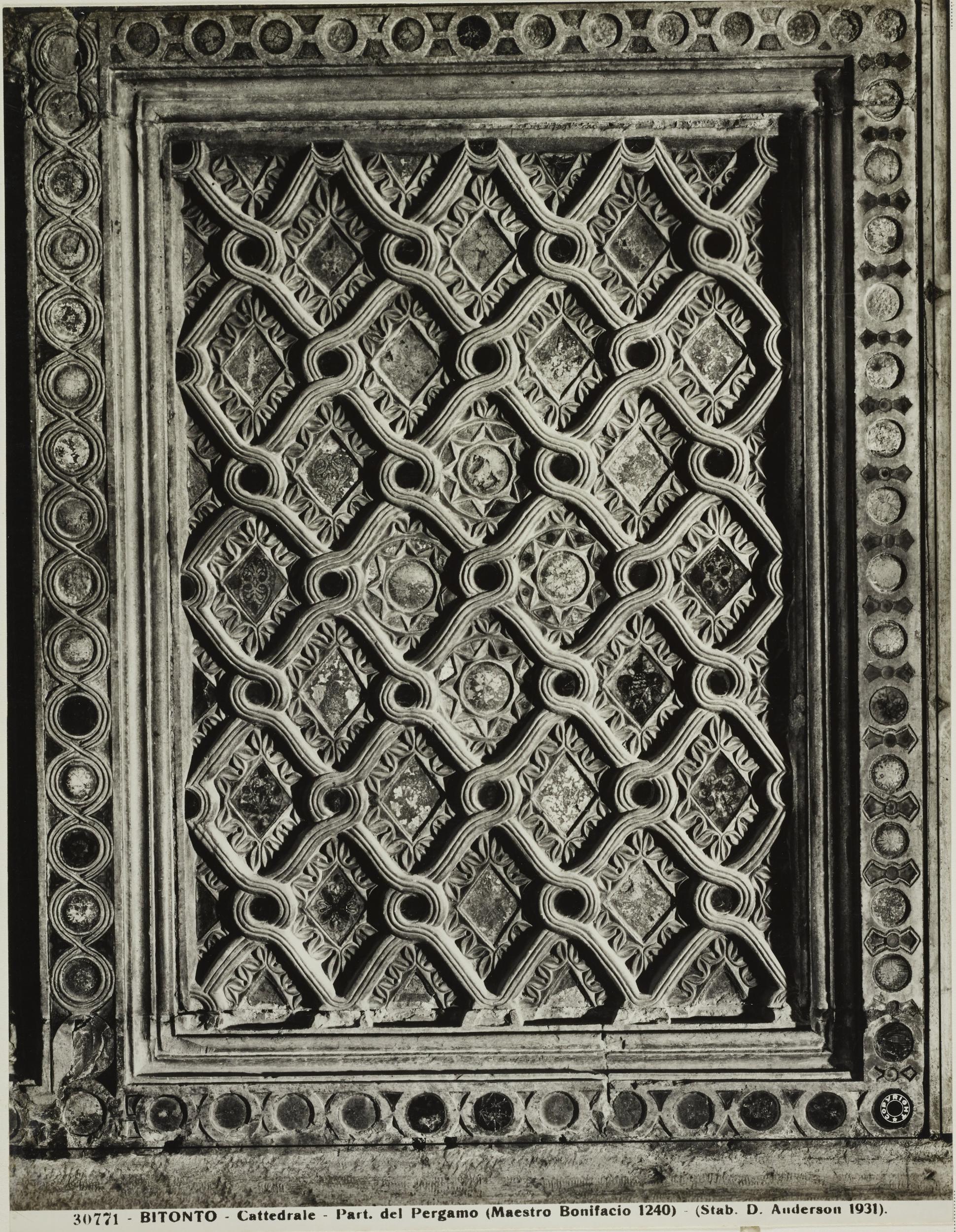 Domenico Anderson, Bitonto - Cattedrale di S. Valentino, balaustra del pulpito a cassa, 1931 ante, gelatina ai sali d'argento/carta, MPI137883