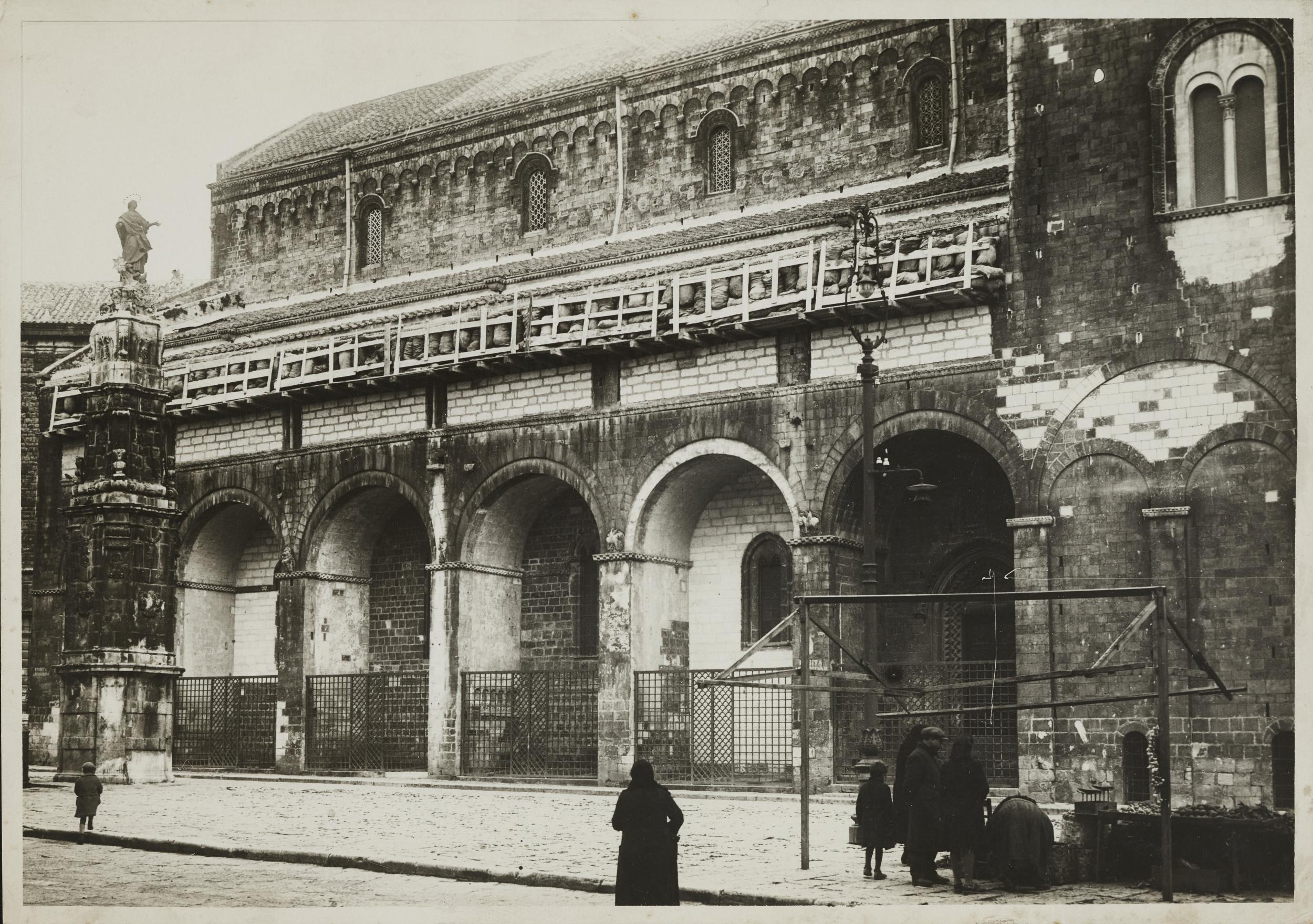 Fotografo non identificato, Bitonto - Cattedrale, esaforato della navata esterna, 1941, gelatina ai sali d'argento/carta, MPI6022892