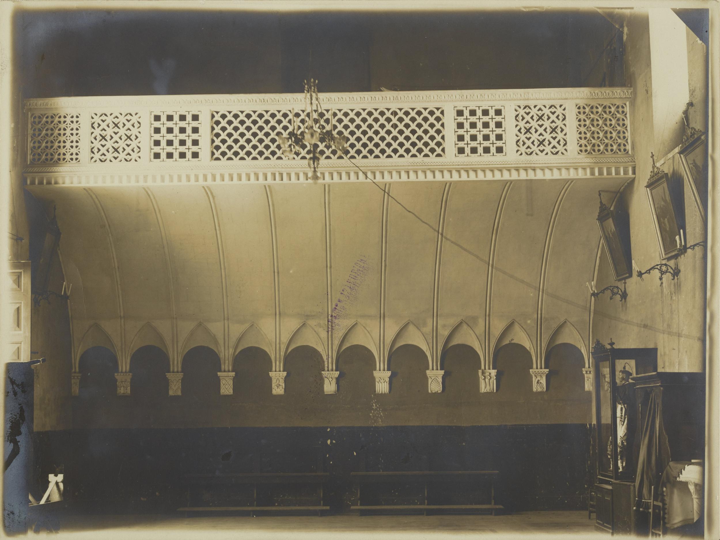 Fotografo non identificato, Bitonto - Chiesa di S. Leo, cantoria, 1891-1900, gelatina ai sali d'argento/carta, MPI137907