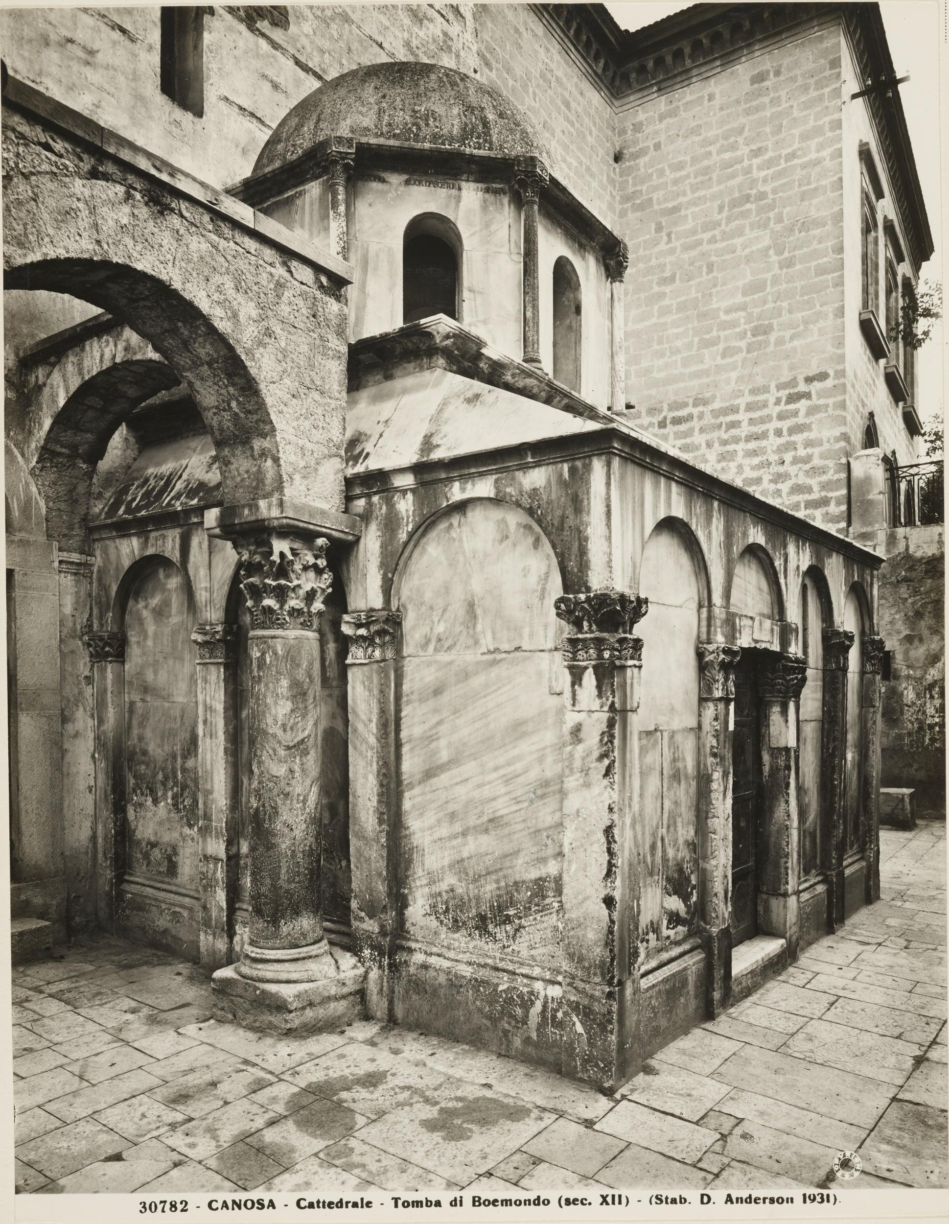 Domenico Anderson, Canosa di Puglia - Chiesa di S. Sabino, tomba di Boemondo, 1931, gelatina ai sali d'argento/carta, MPI143593