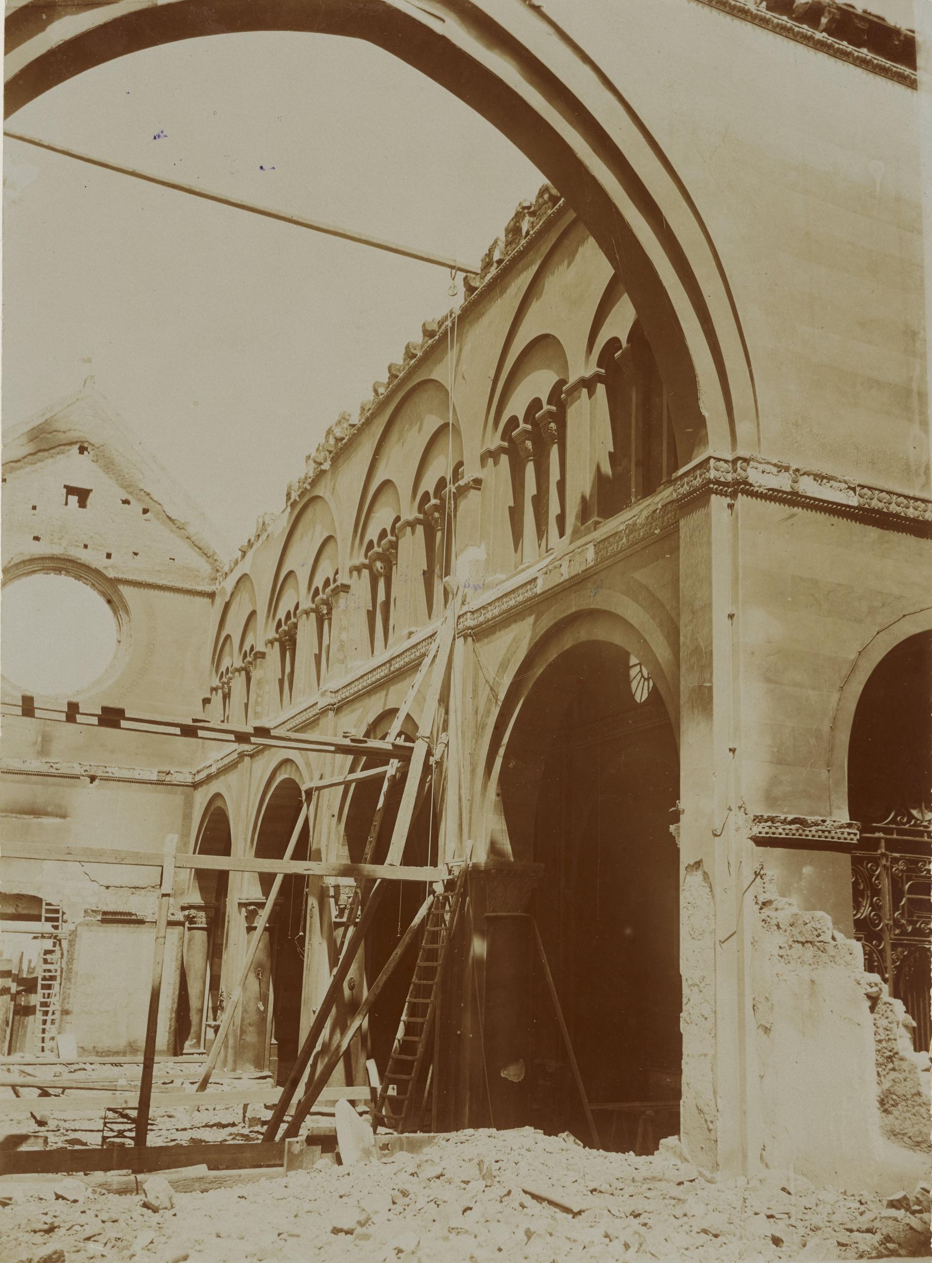 Fotografo non identificato, Conversano - Cattedrale, interno, navata destra, dopo incendio del 1911, 1901-1910, aristotipo, MPI155338