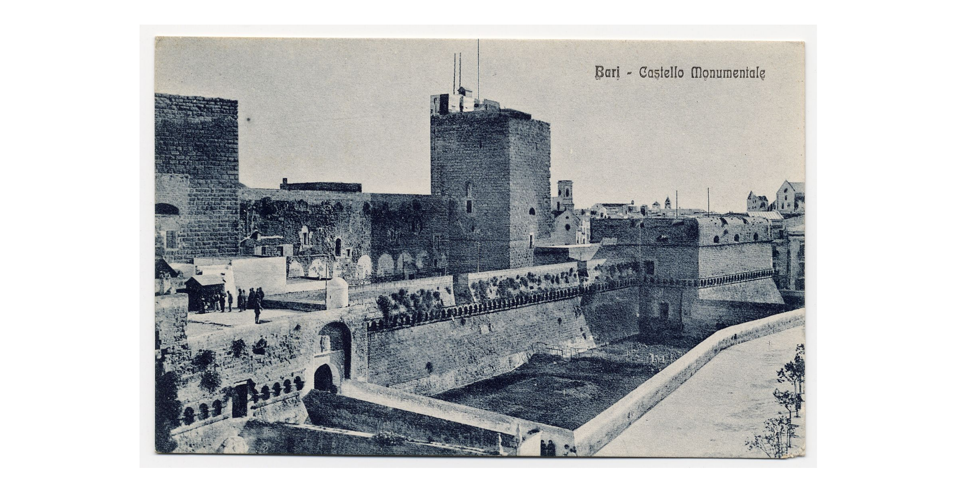 Fotografo non identificato, Bari - Castello monumentale, 1951-2000, cartolina, FFC018243