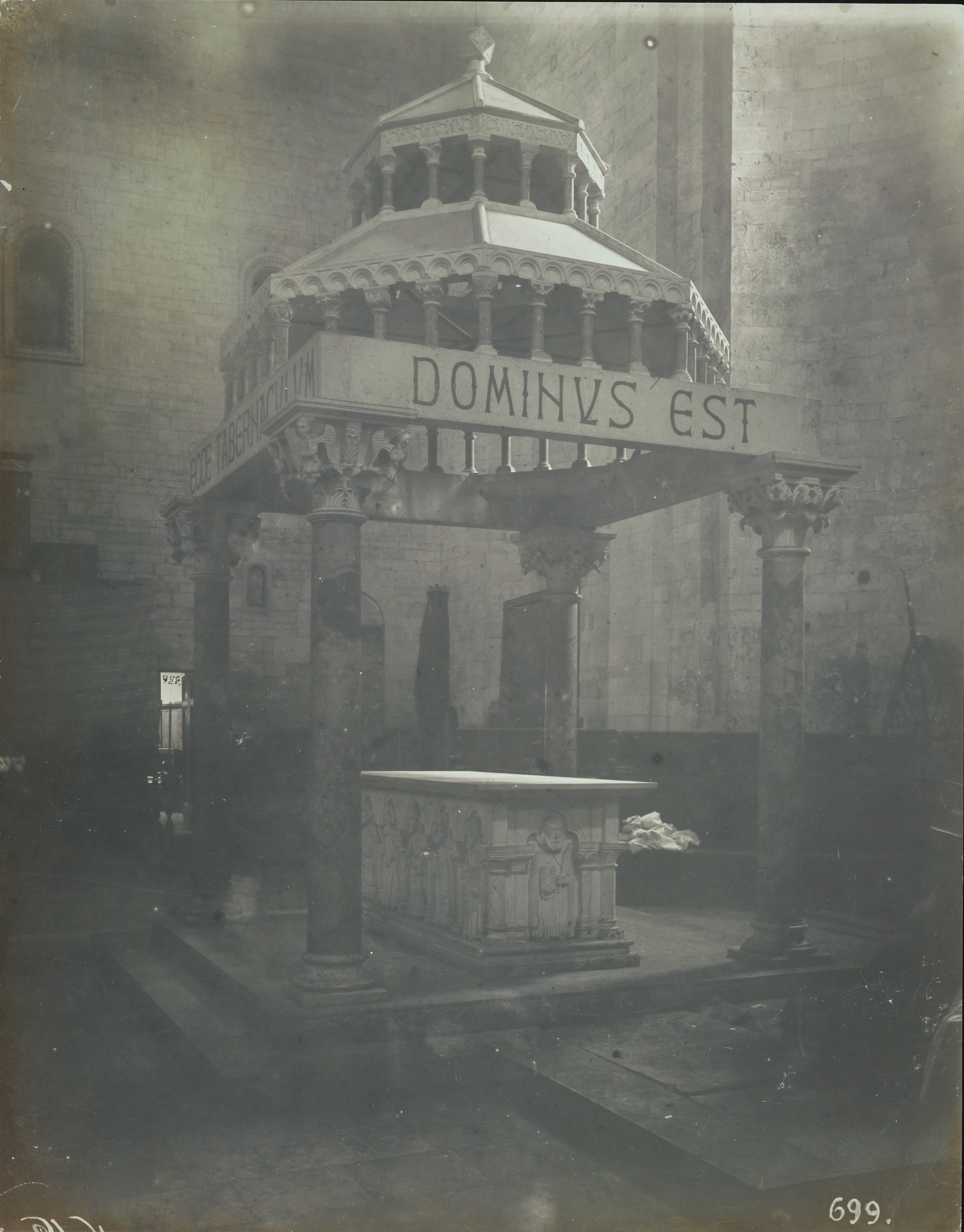 Fotografo non identificato, Ruvo di Puglia - Cattedrale S. Maria Assunta, ambone, 1926-1950, gelatina ai sali d'argento/carta, MPI6091671