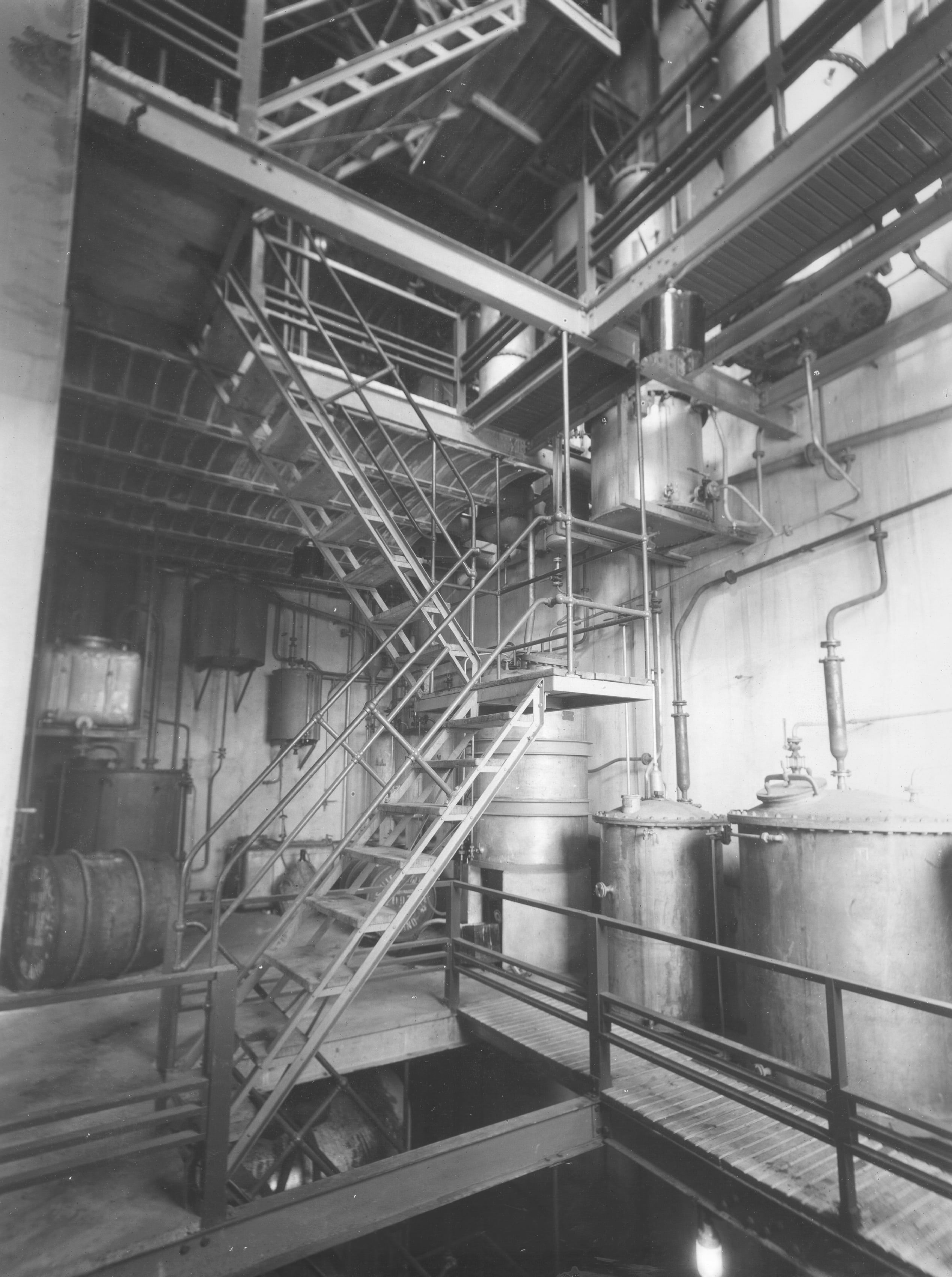 Girolamo Bombelli, Sesto San Giovanni - Distillerie Italiane S.p.a. / Lombardia, MI, Sesto San Giovanni, 1951-2000, gelatina ai sali d'argento/vetro, C018467