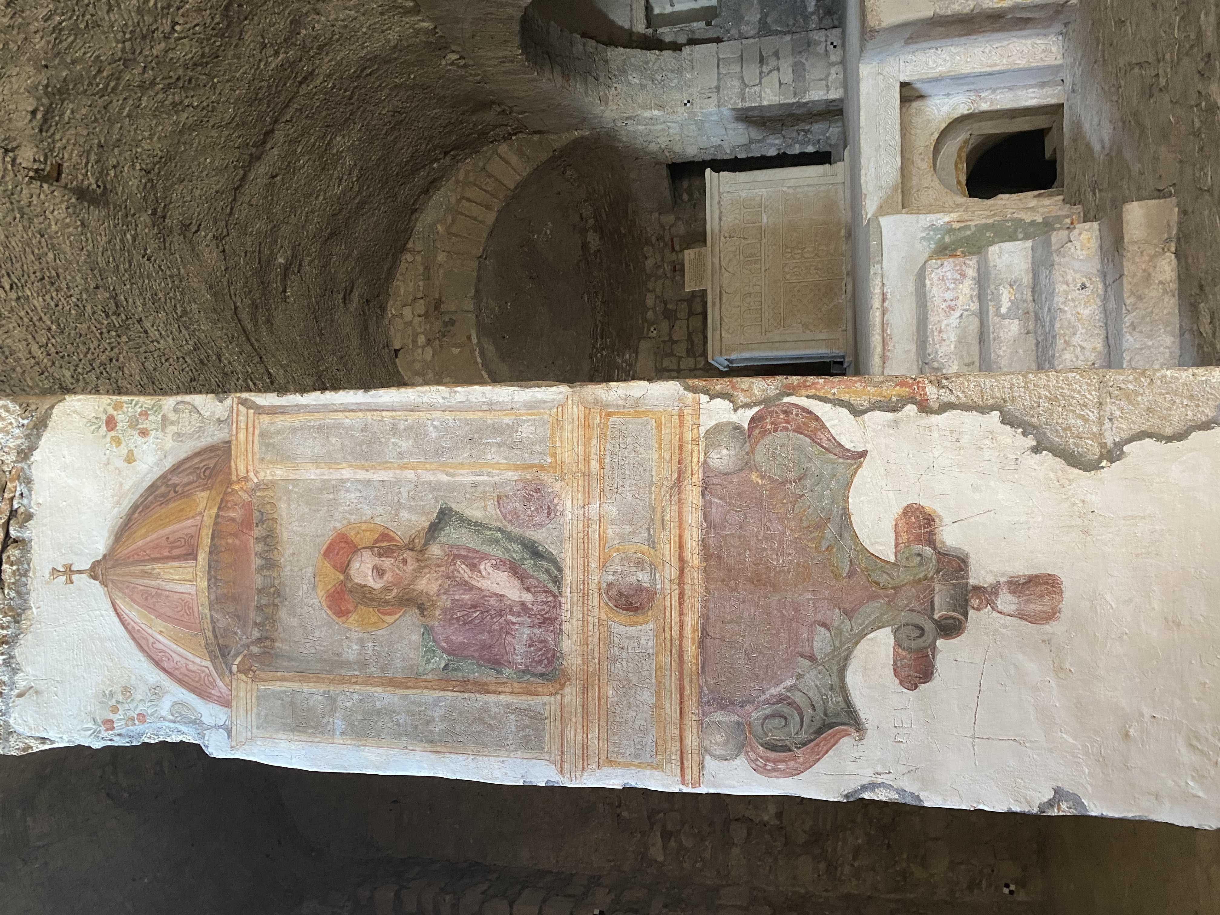 Dalila Segoni, Sant'Oreste - Monte Soratte, Chiesa di S. Silvestro, Pilastro con Cristo benedicente, 2021, fotografia digitale