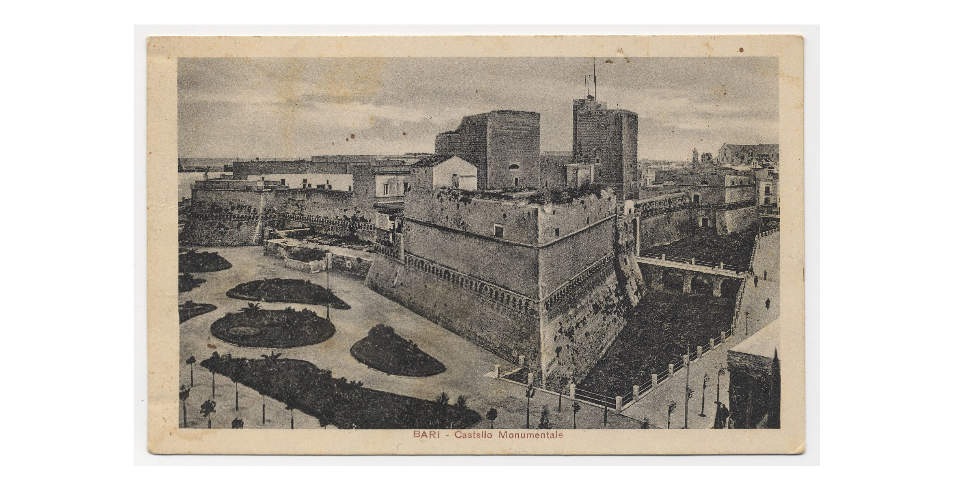 Fotografo non identificato, Bari - Castello monumentale, 1951-2000, cartolina, FFC018244