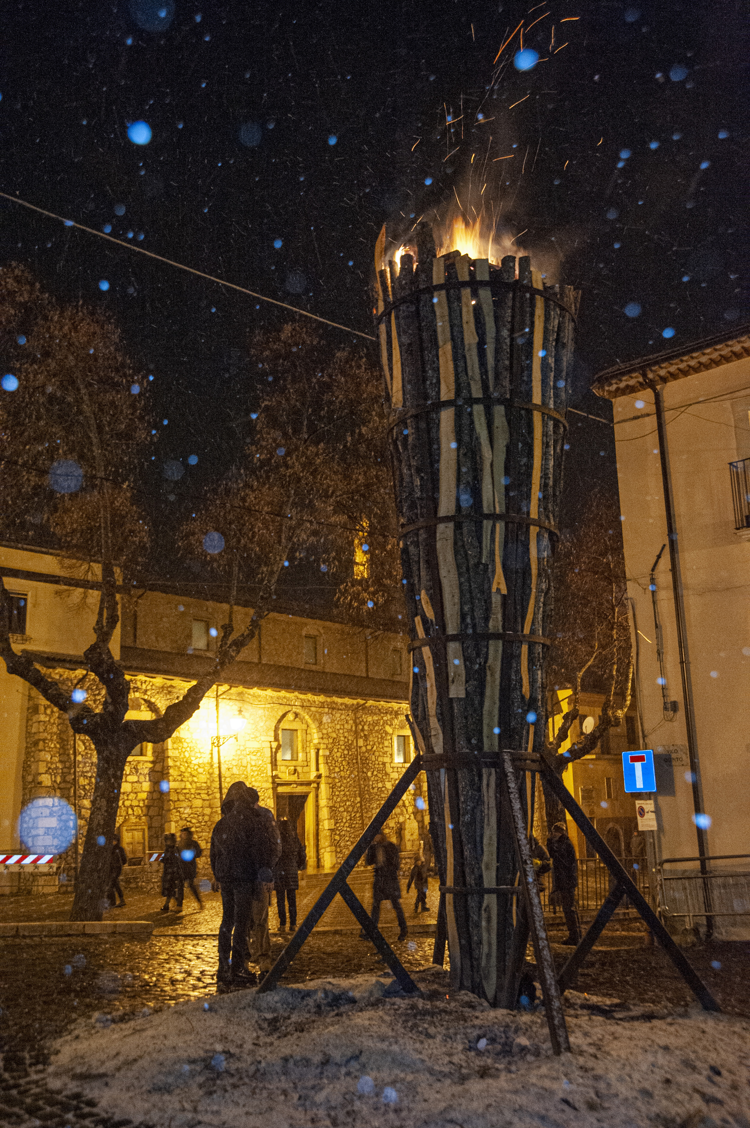 Roberto Monasterio, Il torcione acceso in Piazza della Libertà, fotografia digitale