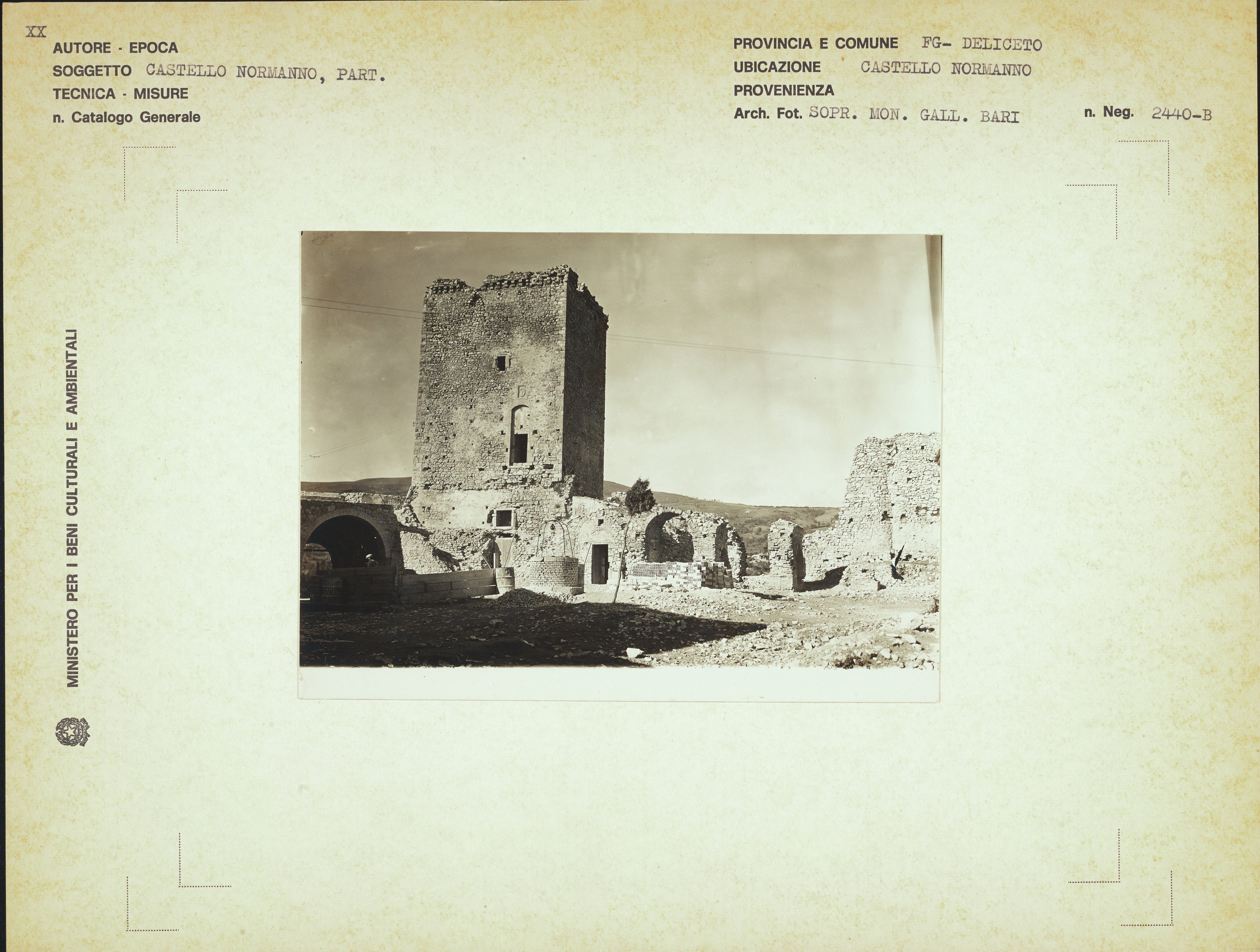Fotografo non identificato, Deliceto - castello normanno, 1941-1960, gelatina ai sali d'argento, MPI157364