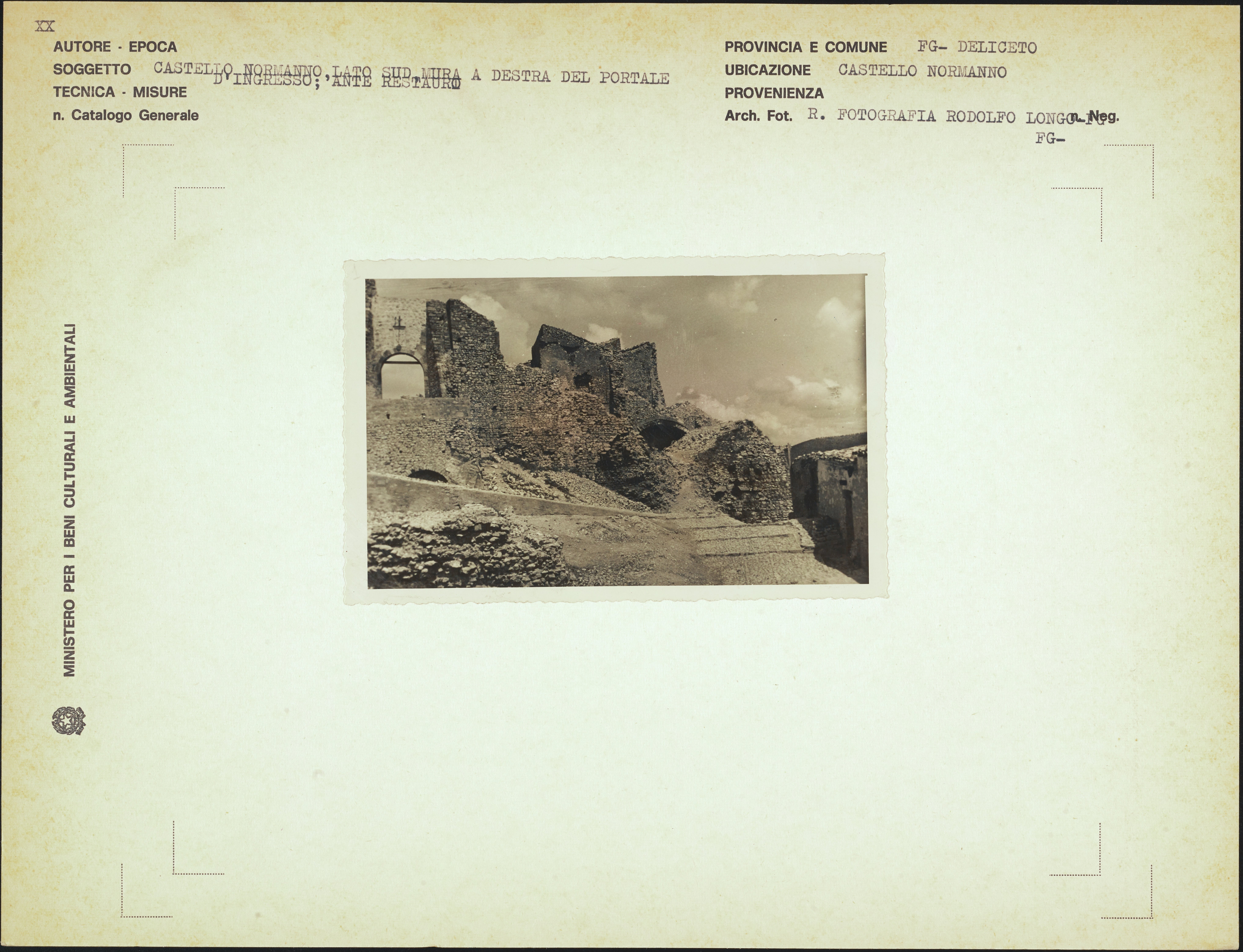 Longo Rodolfo, Deliceto - castello normanno, 1941-1960, gelatina ai sali d'argento, MPI157370