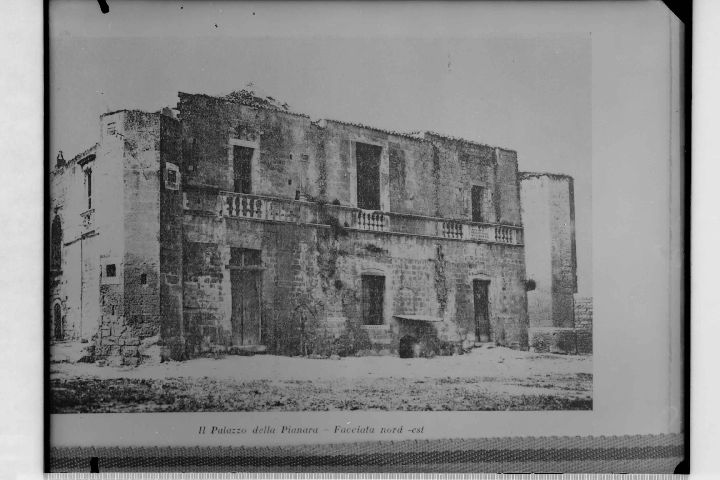 Autore non identificato, Foggia - Castello medioevale detto Palazzo della Pianara (negativo), 1600212150