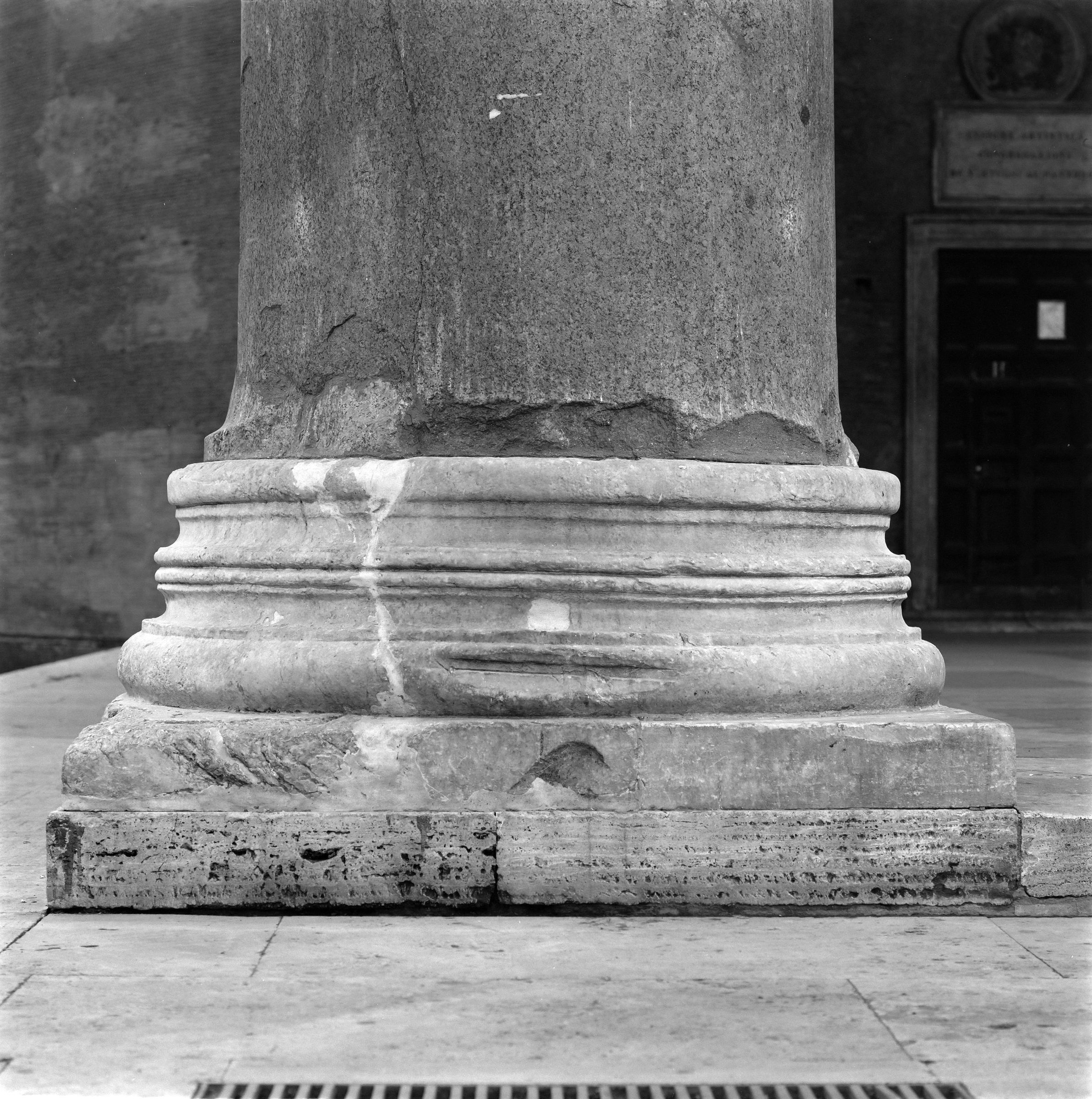 Fotografo non identificato, Pantheon,1951-2000, gelatina ai sali d'argento, 6x6 cm, N077984
