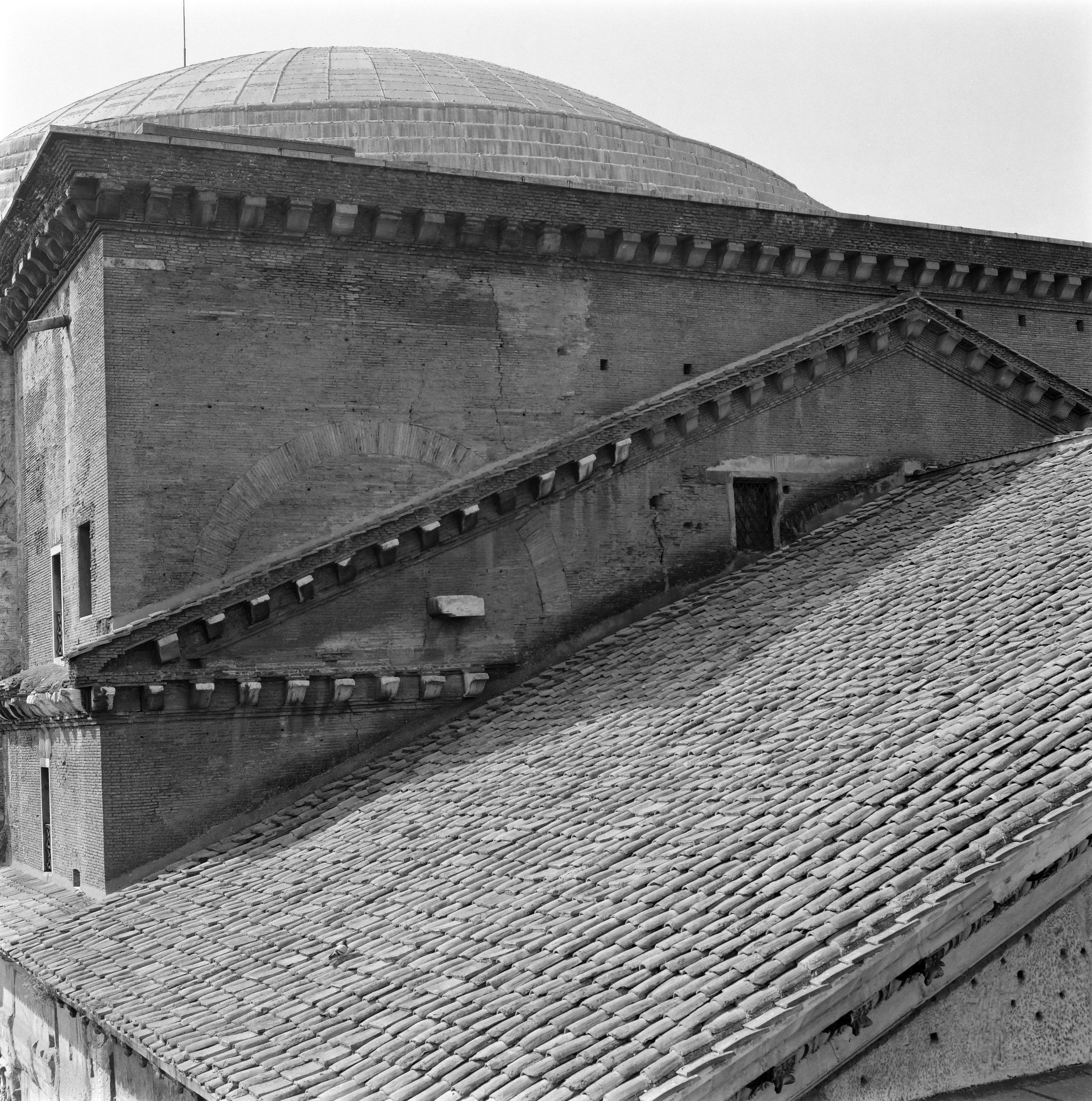 Fotografo non identificato, Pantheon; Pantheon (Chiesa di S. Maria ad Martyres), 1951-2000, gelatina ai sali d'argento, 6x6 cm, N078280
