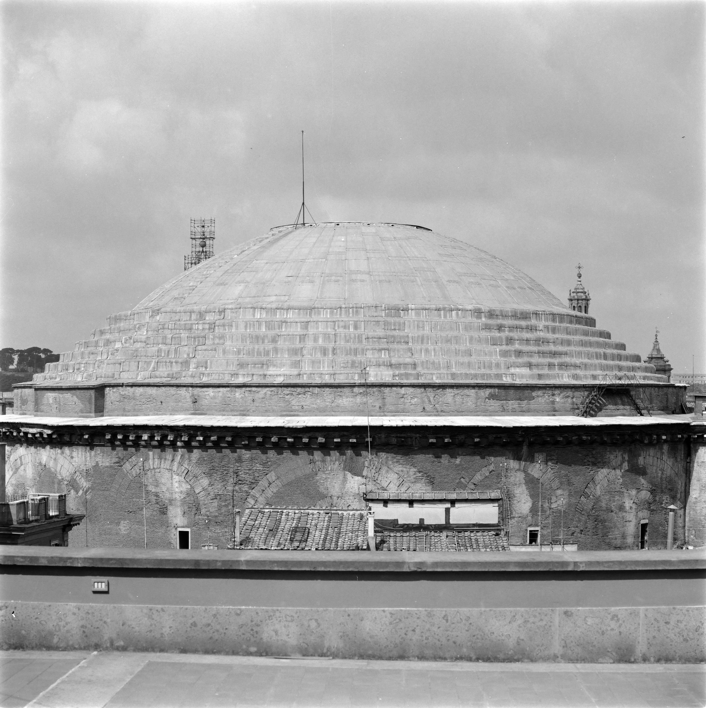 Fotografo non identificato, Pantheon; Pantheon (Chiesa di S. Maria ad Martyres), 1951-2000, gelatina ai sali d'argento, 6x6 cm, N078305