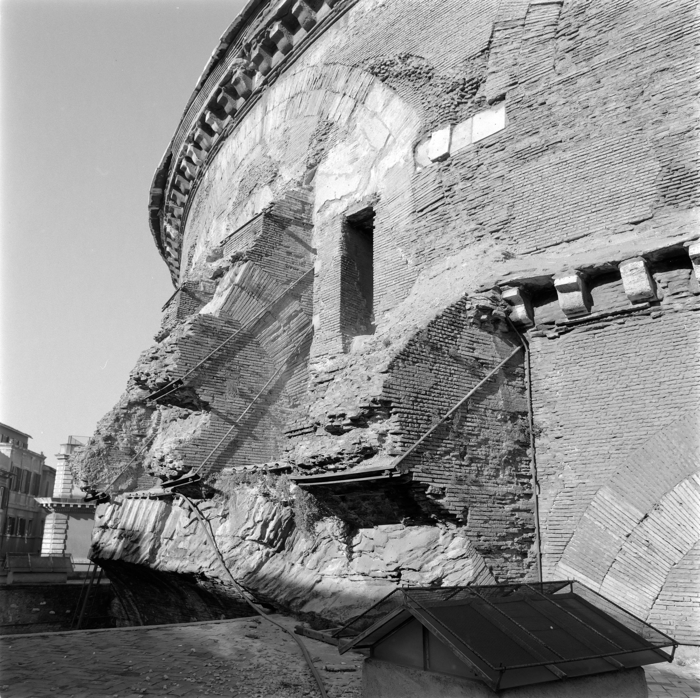 Fotografo non identificato, Pantheon; Pantheon (Chiesa di S. Maria ad Martyres), 1951-2000, gelatina ai sali d'argento, 6x6 cm, N078700