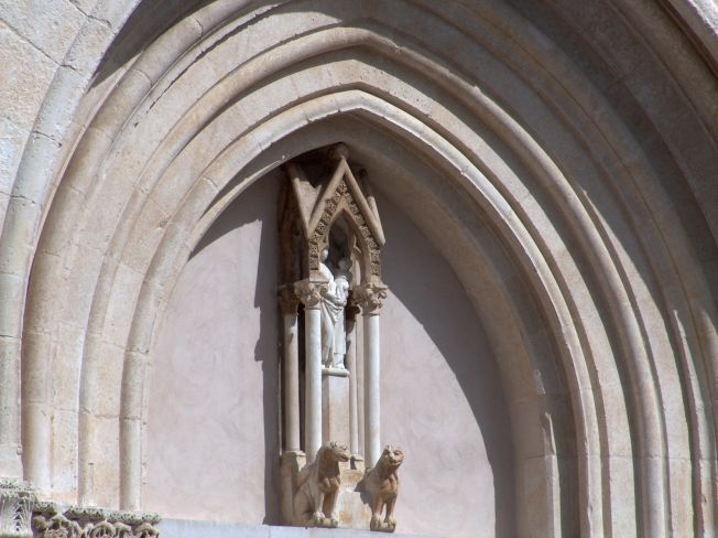 Antonio Carbone, Basilica cattedrale di Lucera - particolare del portale di ingresso, 2008, fotografia digitale