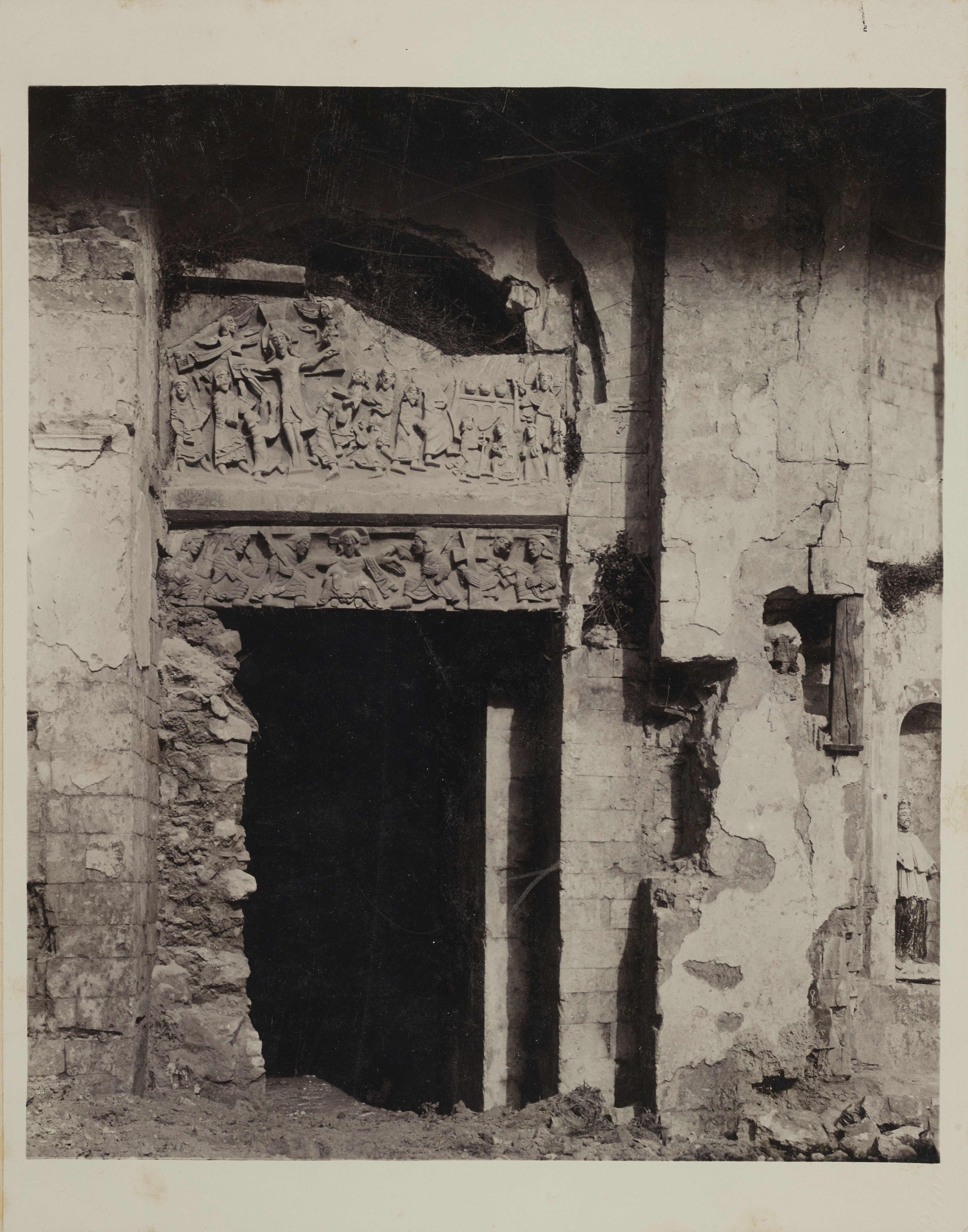 Longo, A., Monte Sant'Angelo - Battistero di S. Giovanni, detto Tomba di Rotari, portale, gelatina ai sali d'argento, MPI6066637