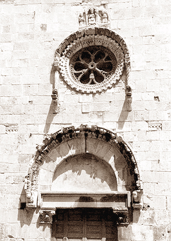 Tobia Gorrio, Particolare della facciata di transetto della chiesa di san Severino a San Severo, 2005, fotografia digitale