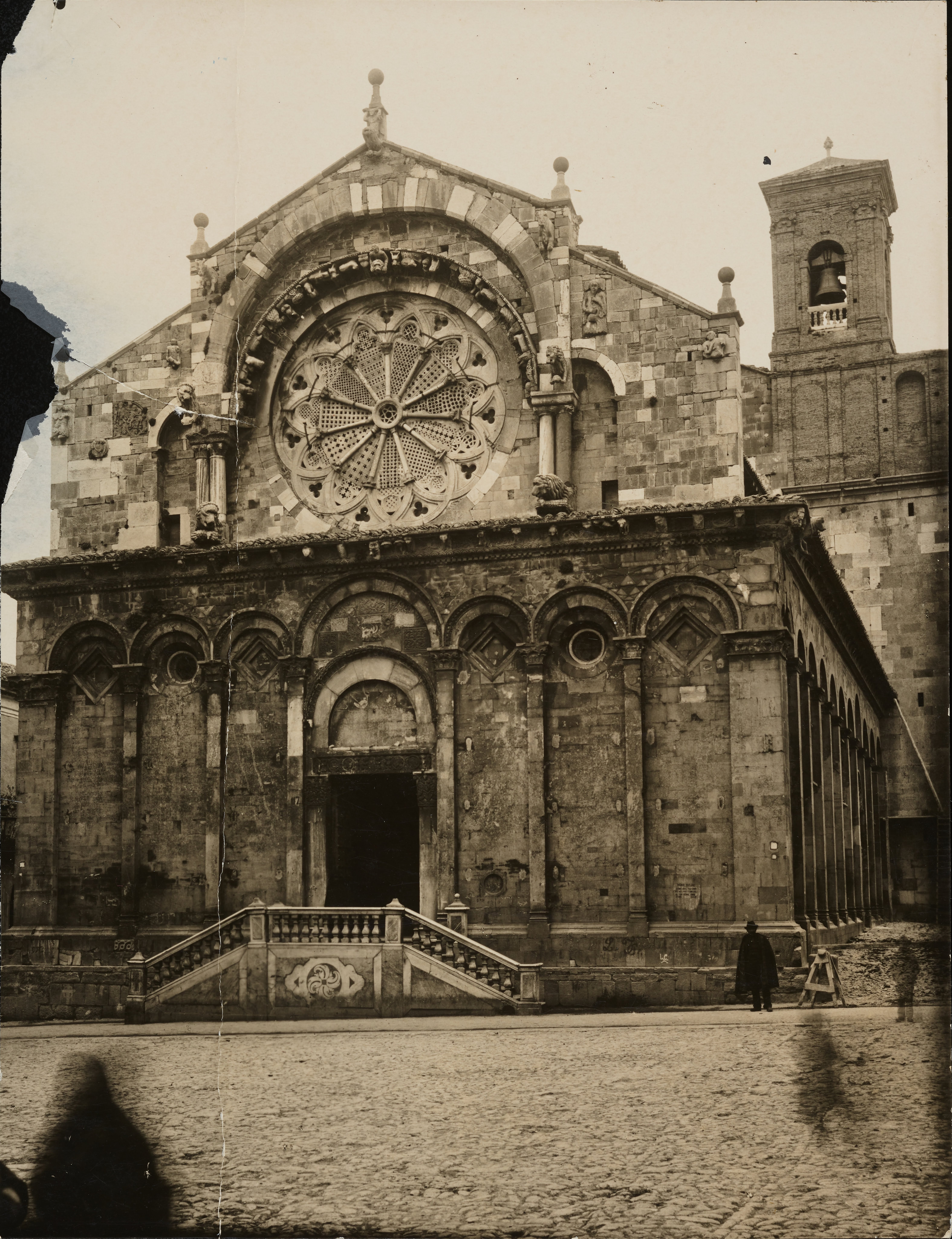 Fotografo non identificato, Troia - Concattedrale della Beata Vergine Maria Assunta in Cielo, facciata, MPI6122211