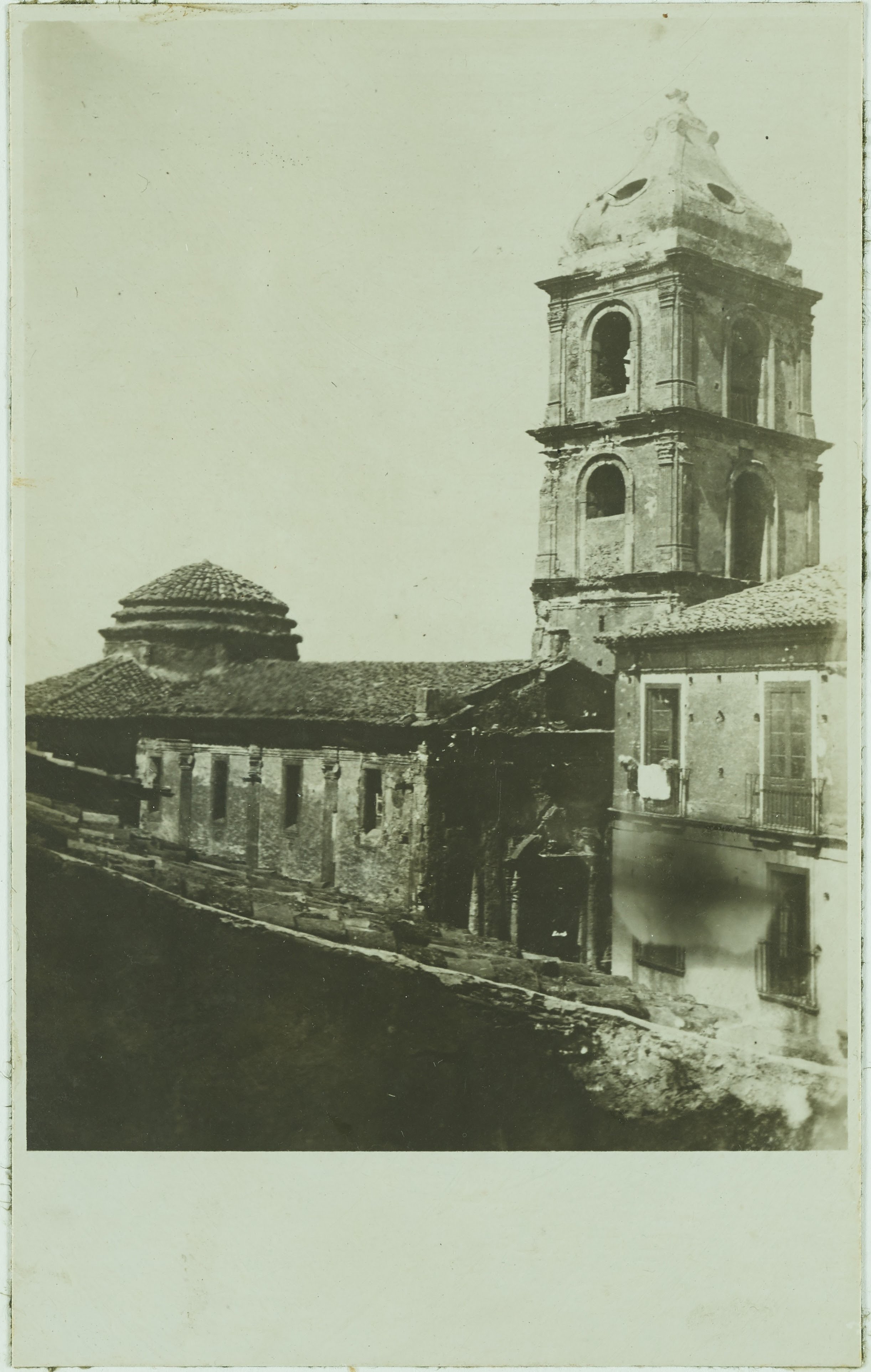 Autore non identificato, Monteleone - Chiesa di S. Michele, facciata prima del restauro, 1901-1925, gelatina ai sali d'argento, MPI6079028