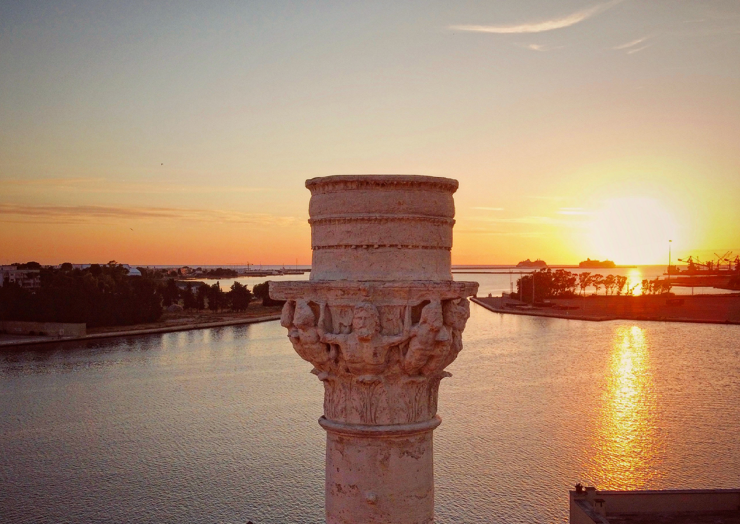 Stefn79 ph, Brindisi - colonne romane di Brindisi, 2021, fotografia digitale
