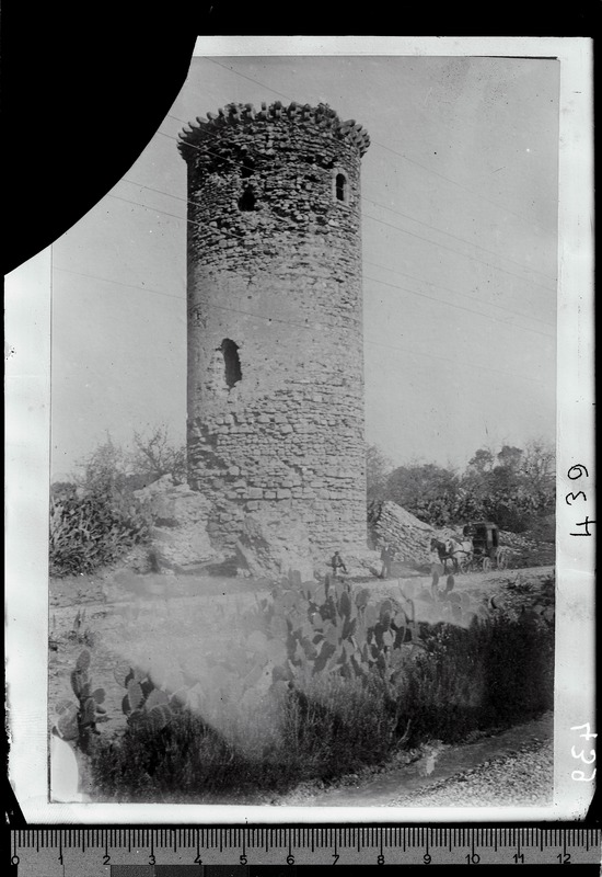Gerace - Torre Di Gerace - Riproduzione di una fotografia della Torre di Gerace caduta nel terremoto del 1907, 1906-1907, gelatina ai sali d'argento, 13x18 cm, F000439