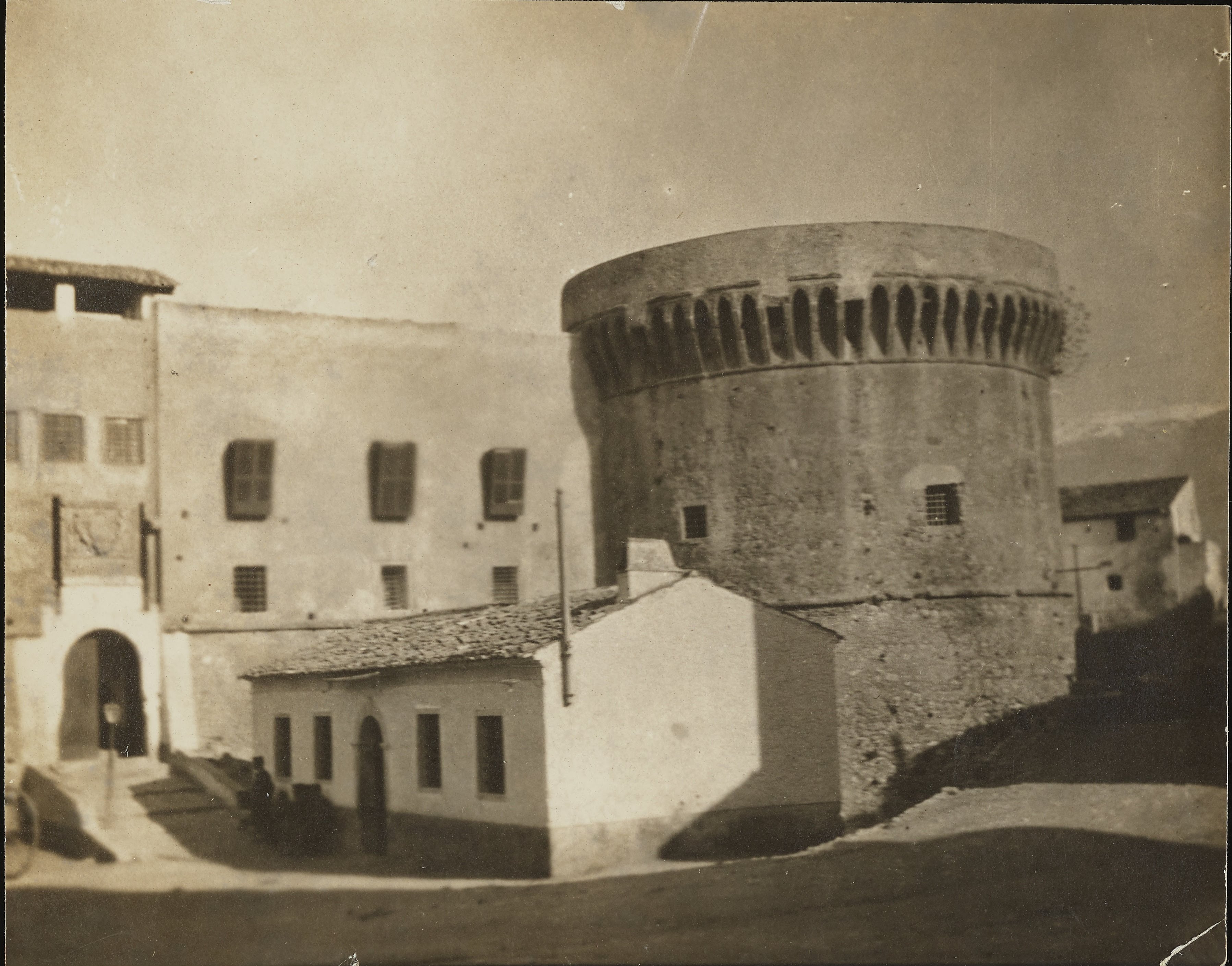 Fotografo non identificato, Castrovillari - Castello, esterno, 1926-1950, gelatina ai sali d'argento, MPI6052202