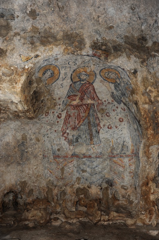 Stocchi, Albino - Leone, Gerardo, Cripta del Peccato Originale - affreschi entro nicchia - San Pietro con ai lati Sant'Andrea e San Giovanni, (fine dell'VIII sec - inizi del IX sec),  07/ 2009, fotografia digitale, DGT020768